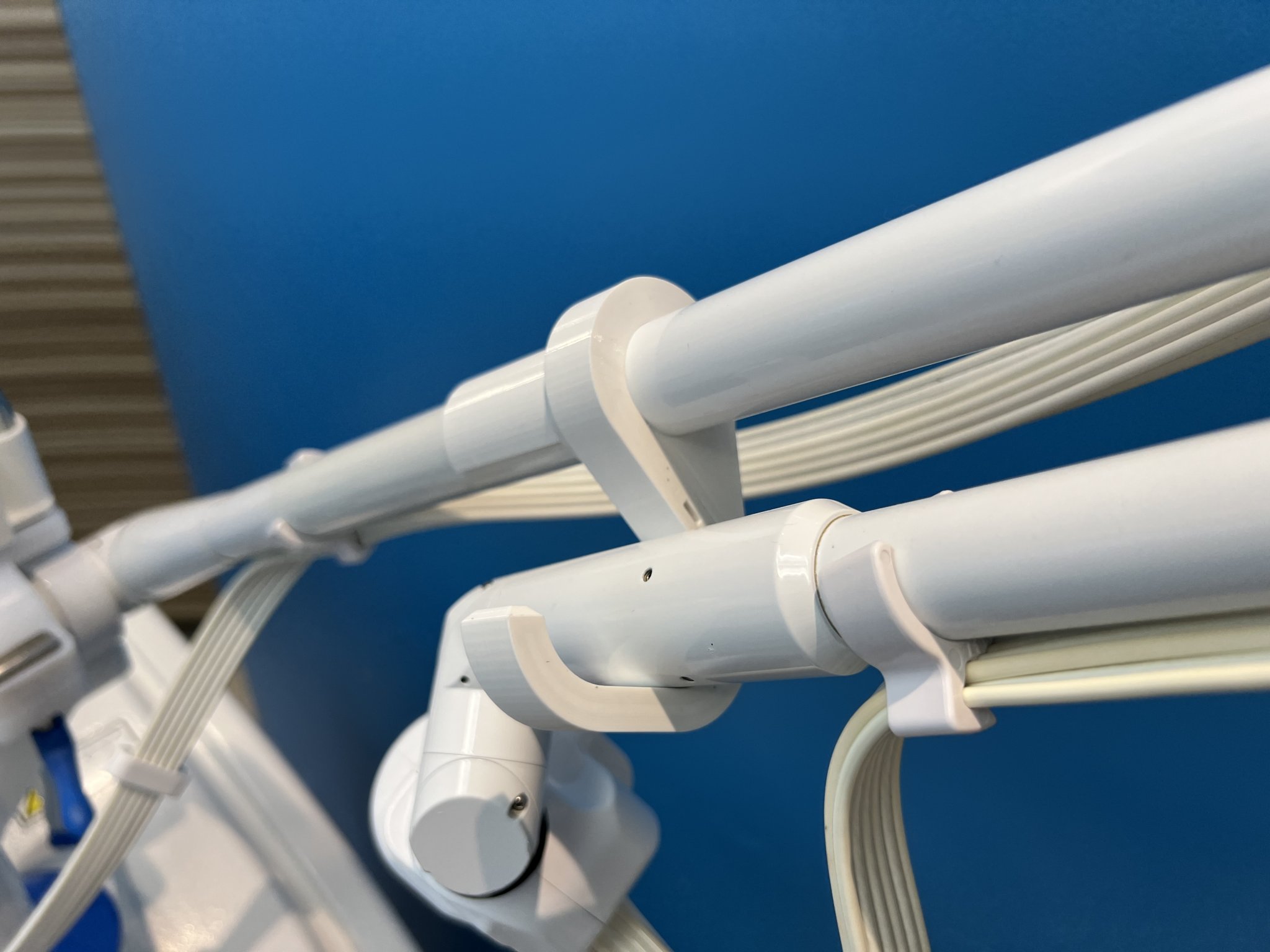 Giá đỡ tay laser nha khoa Solea phiên bản cải tiến