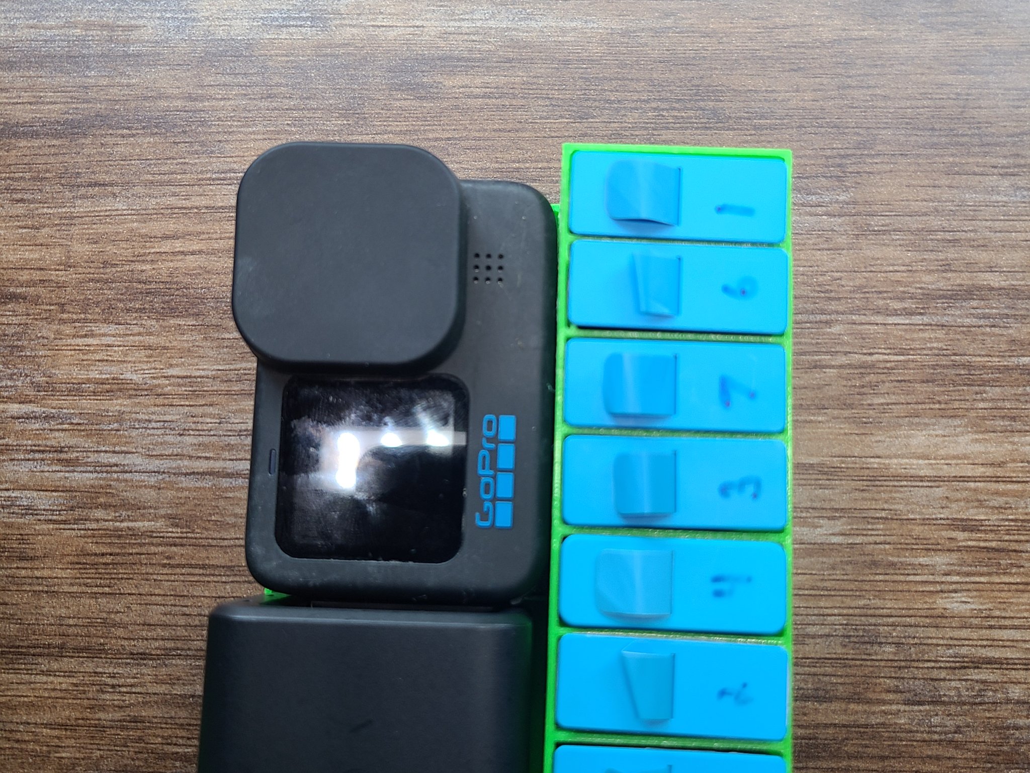 Giá đỡ và tổ chức pin cho camera GoPro 9, 10, 11 và 12