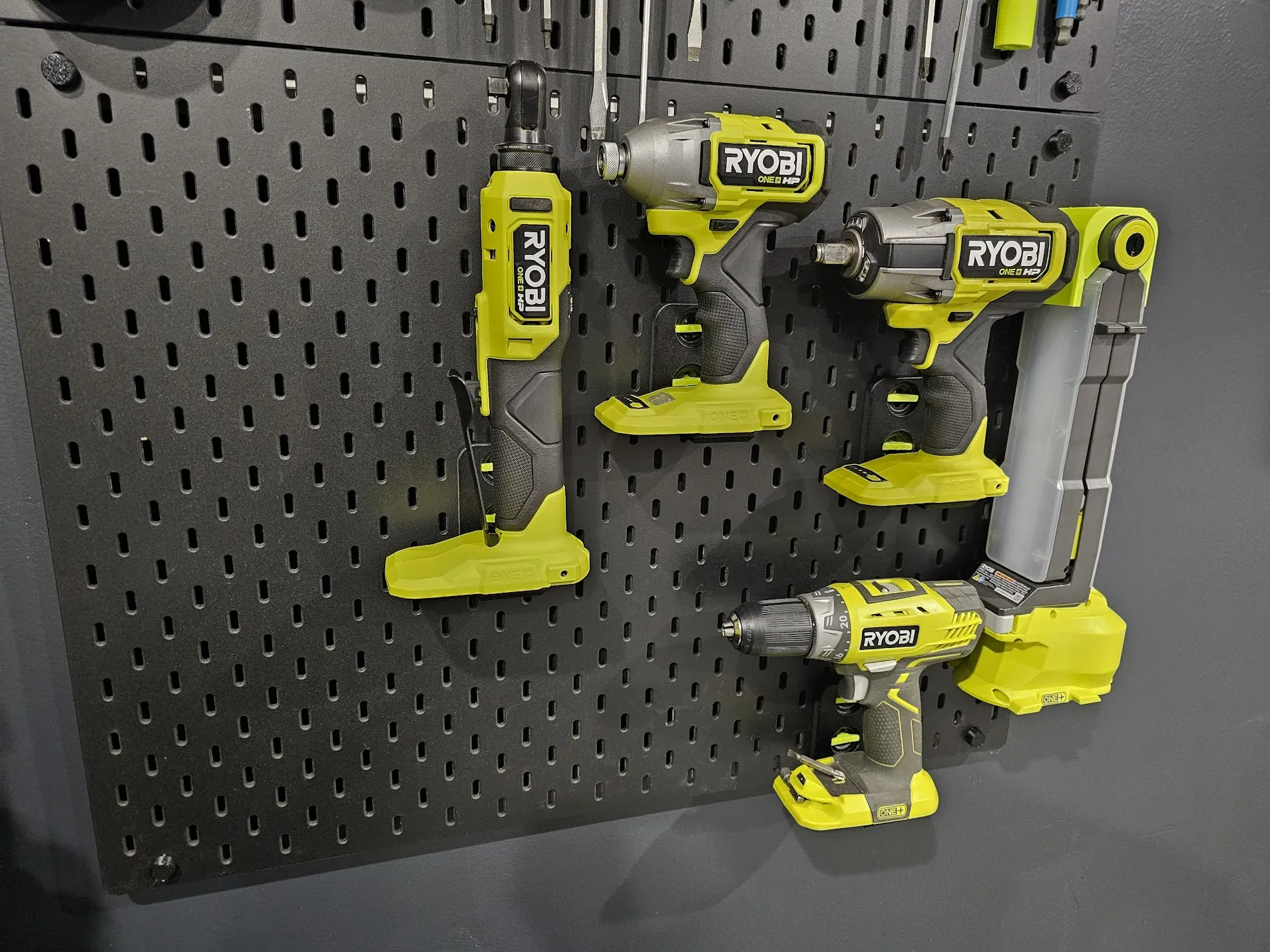 Giá đỡ Ryobi 18v cho Skadis