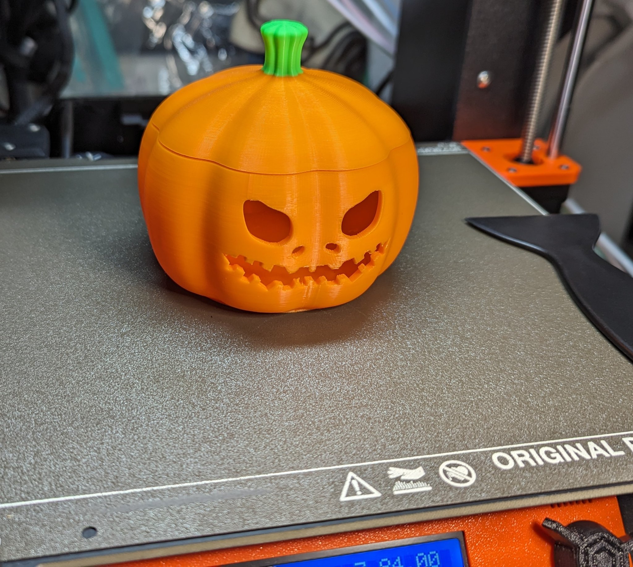 Trang trí bí ngô Halloween có đèn LED