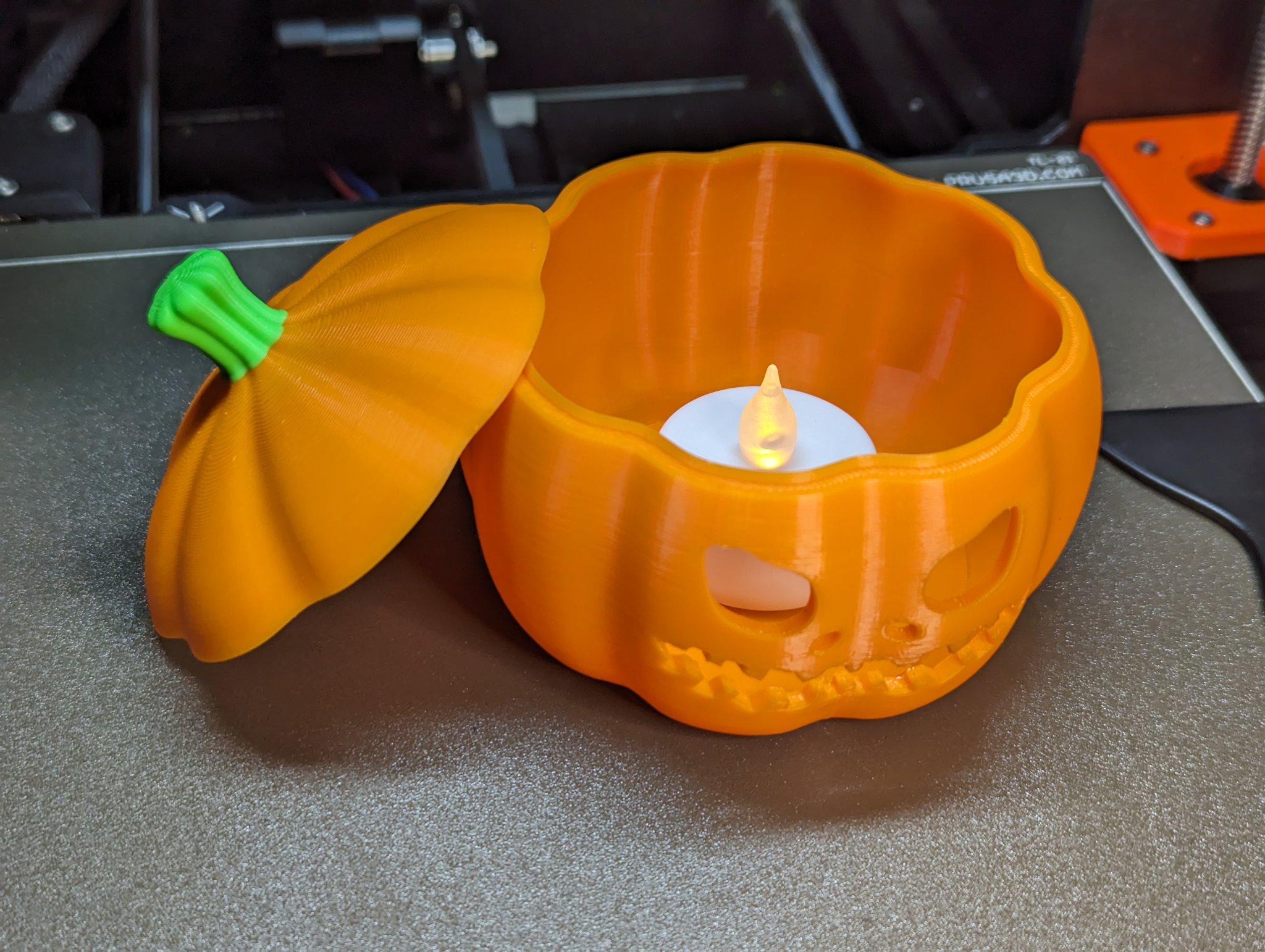 Trang trí bí ngô Halloween có đèn LED