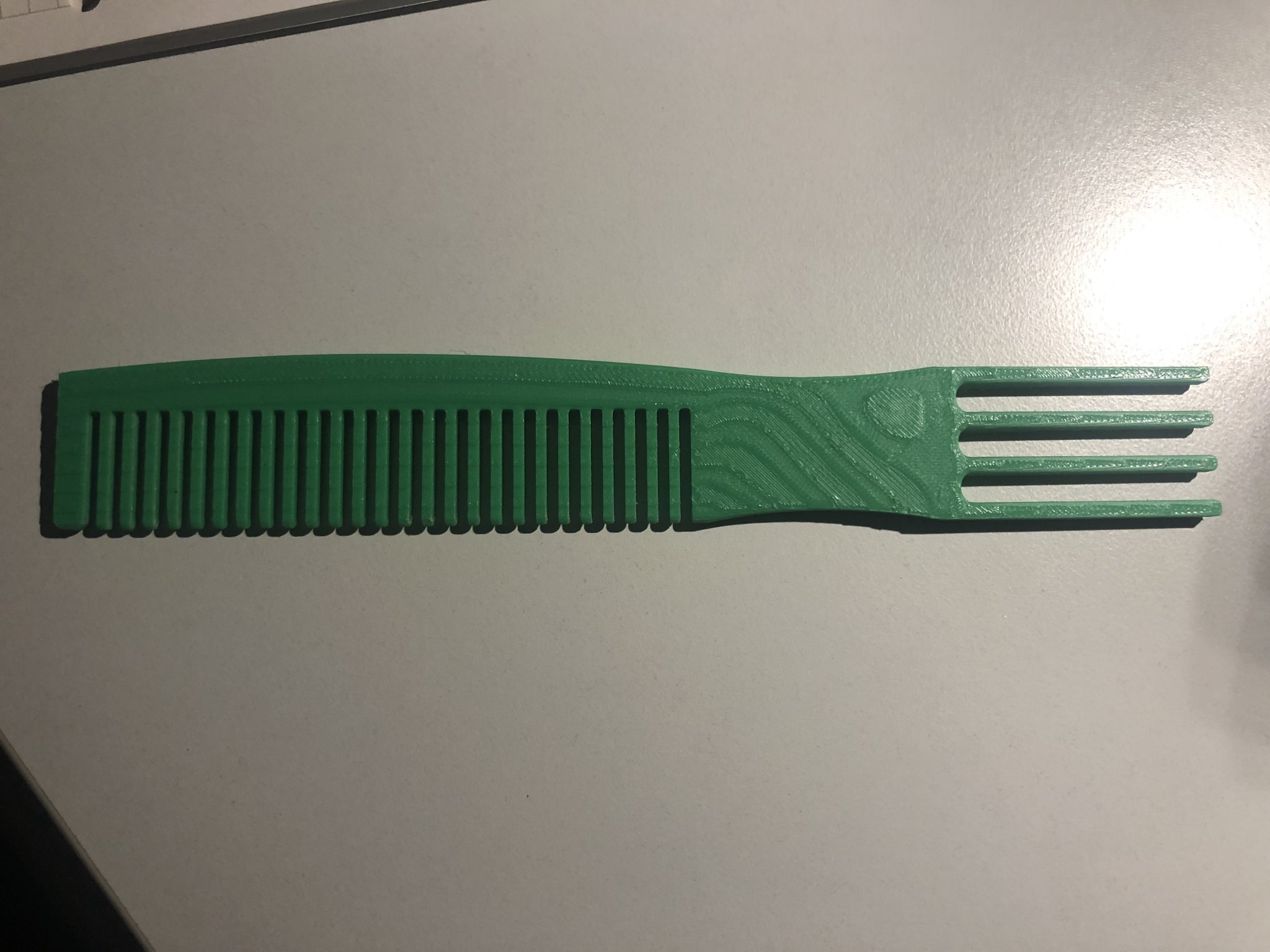 Lược chải tóc cho thợ cắt tóc với thiết kế tiện dụng