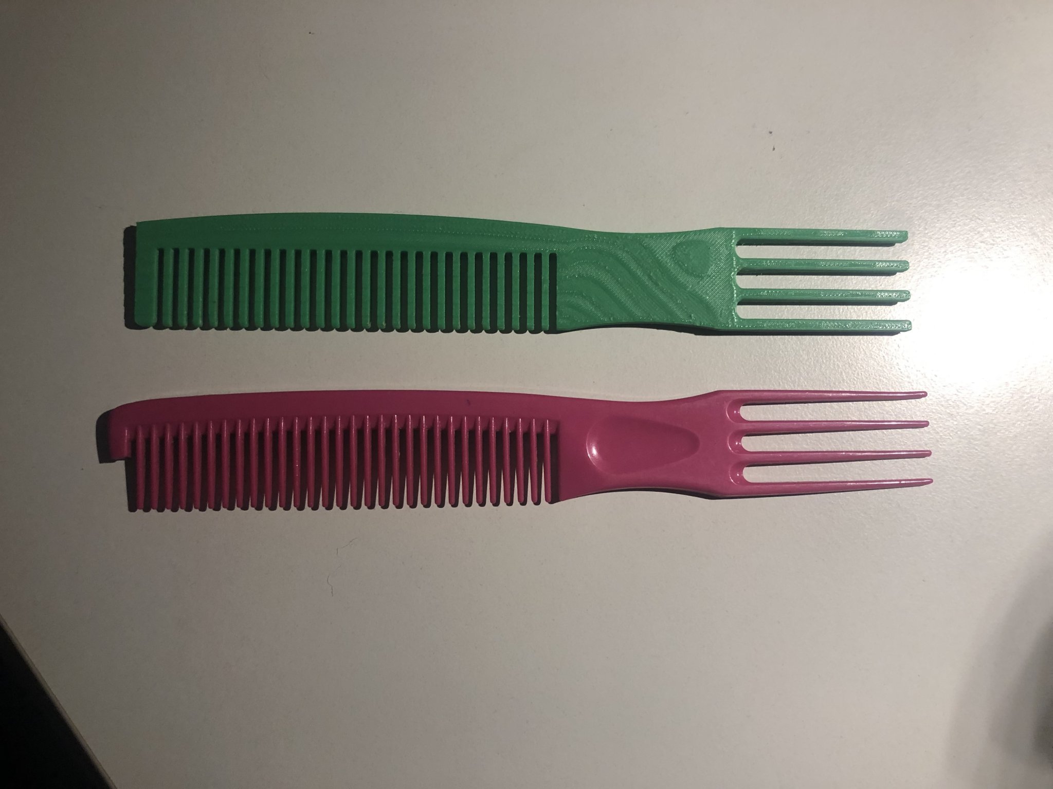 Lược chải tóc cho thợ cắt tóc với thiết kế tiện dụng