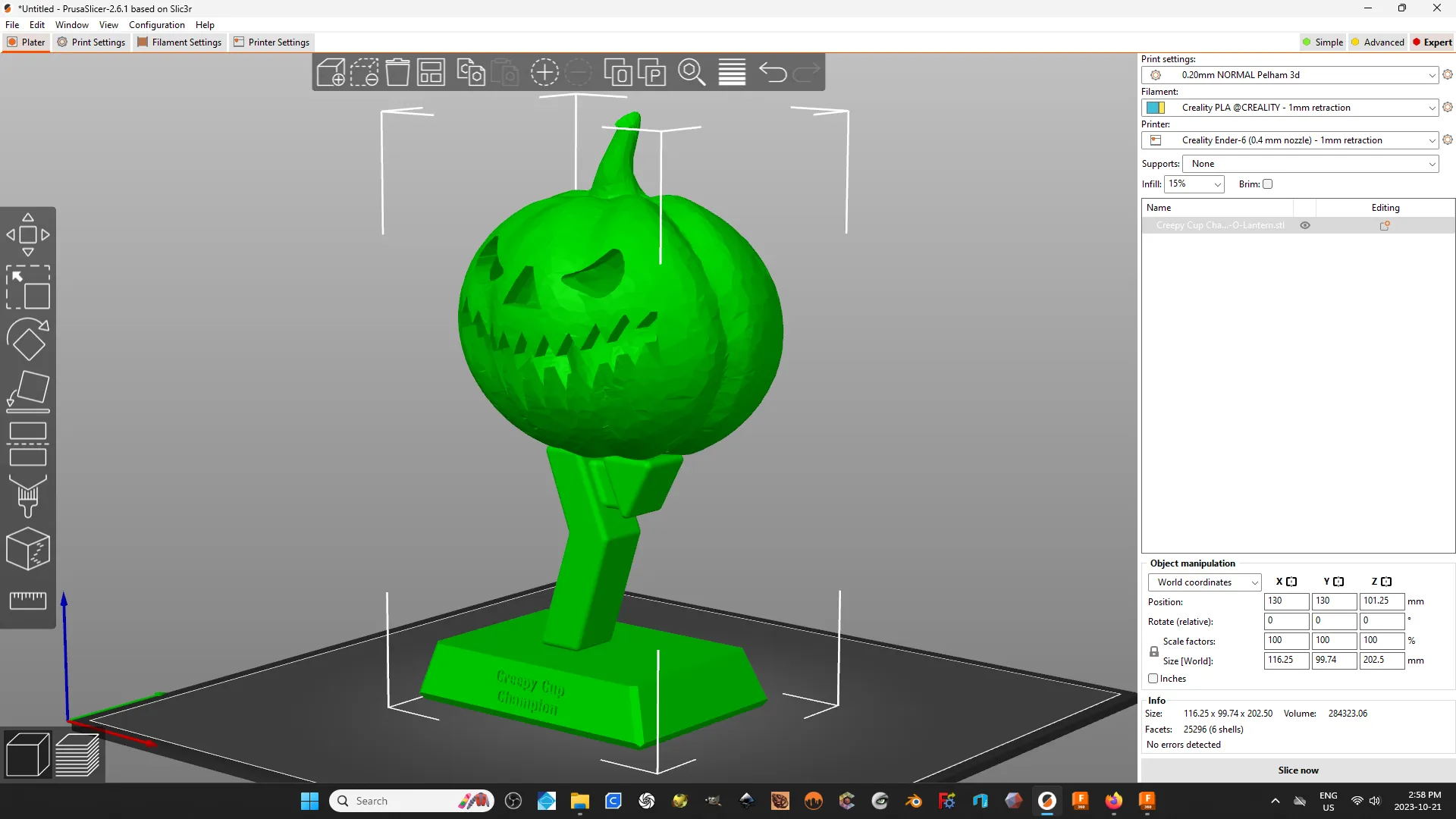Cúp kỳ quái với chi tiết khắc được phóng đại