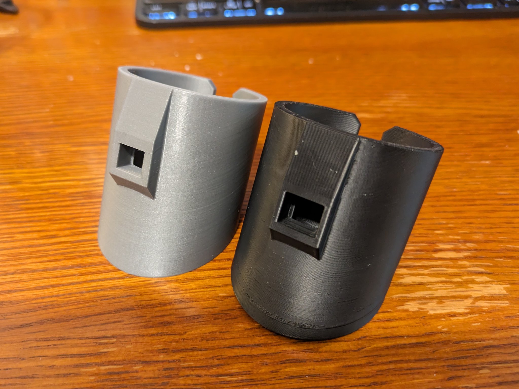 Giá đỡ J1772 giả lập với chốt giữ lớn hơn