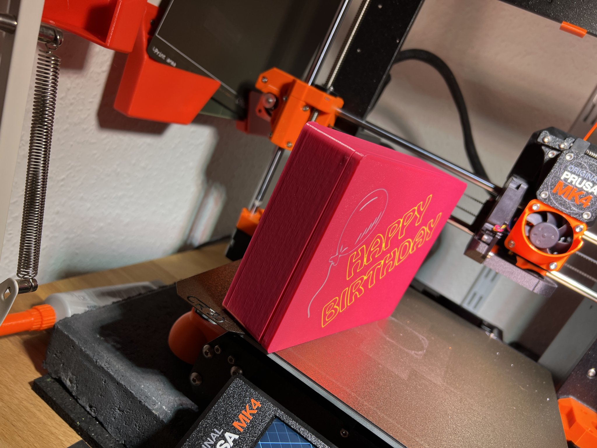 Hộp quà sinh nhật đơn giản với nam châm