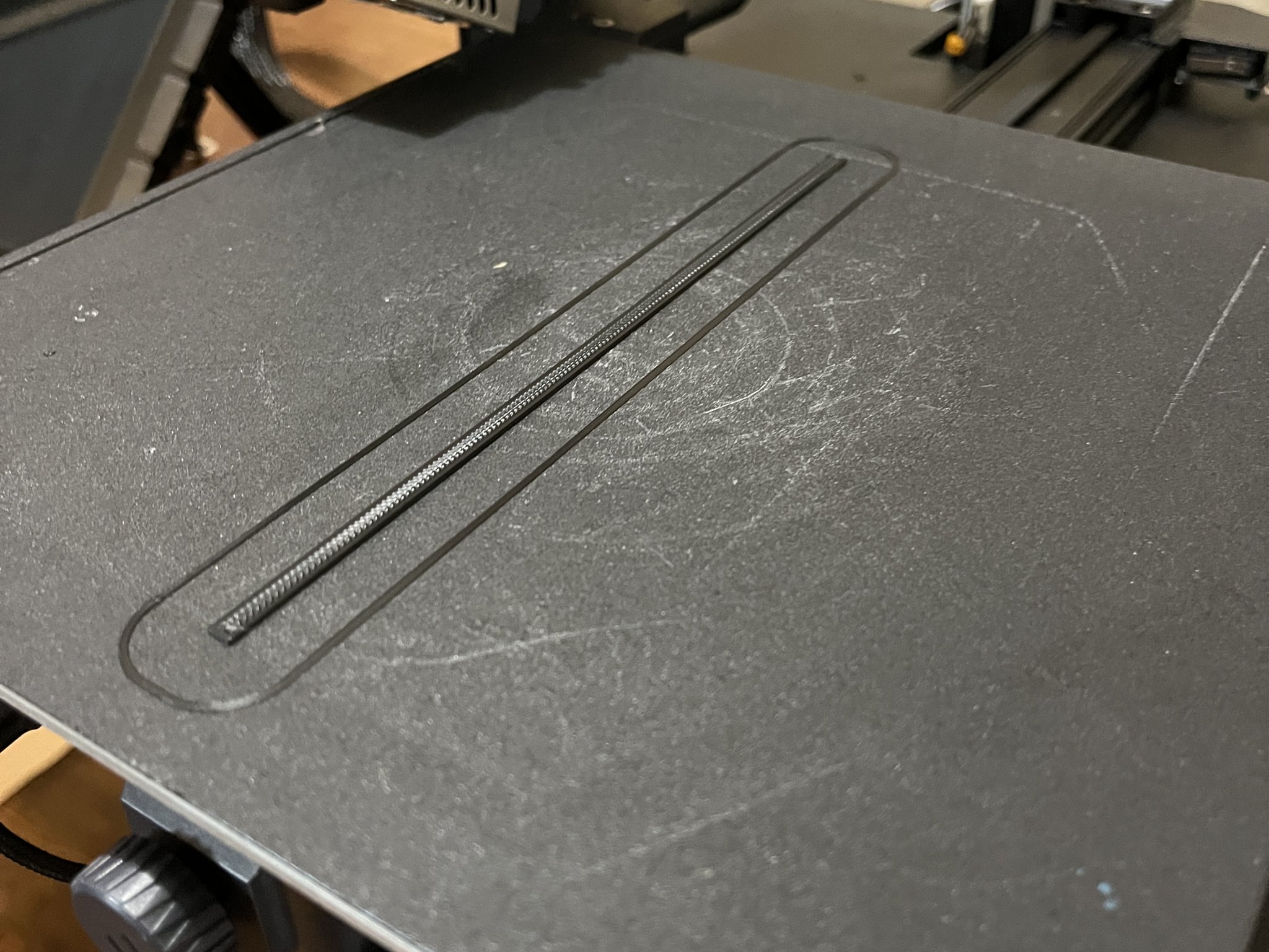 Kiểm tra độ phẳng của bàn in 3D