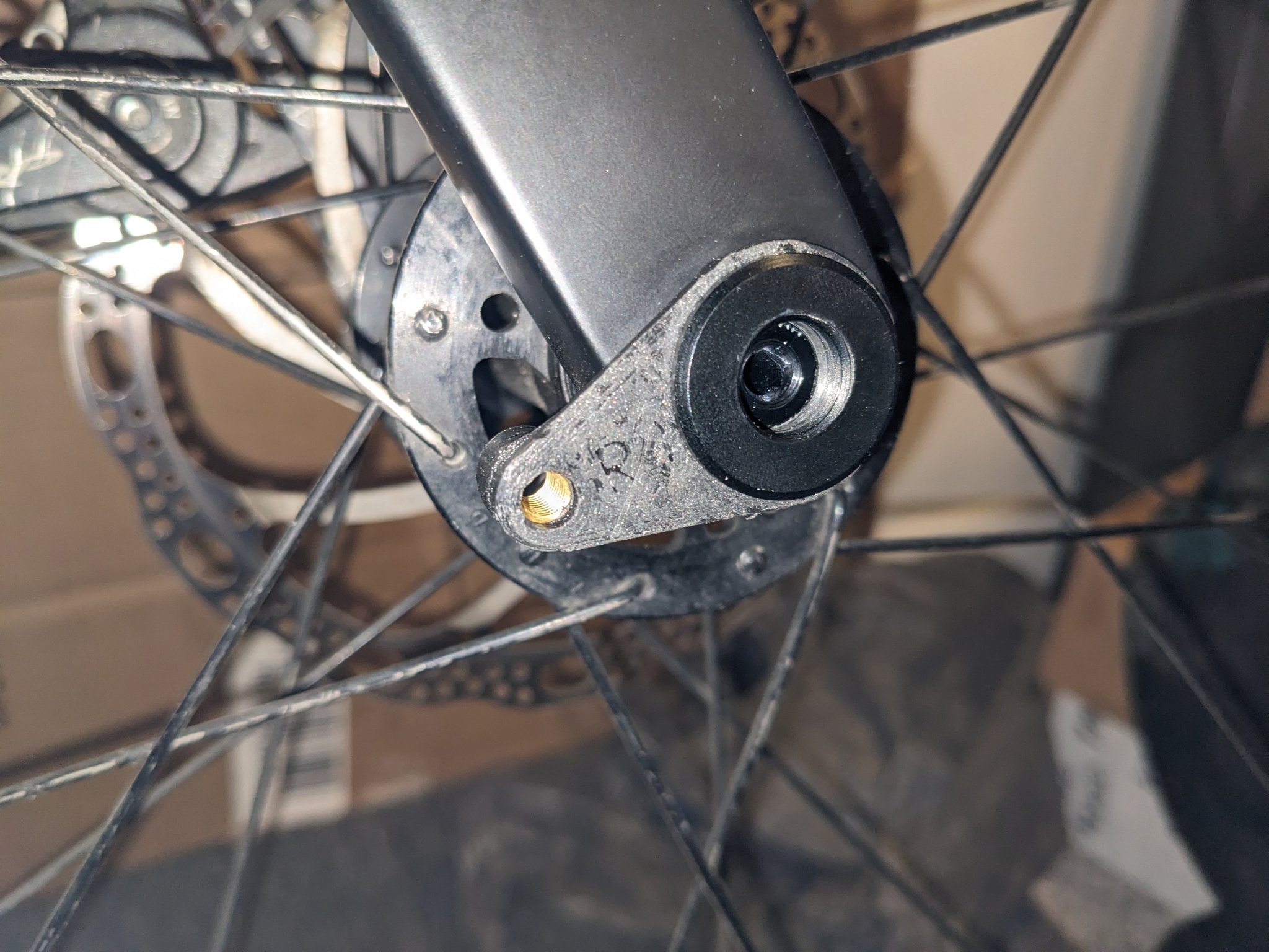 Giá đỡ chắn bùn cho phuộc trục xuyên