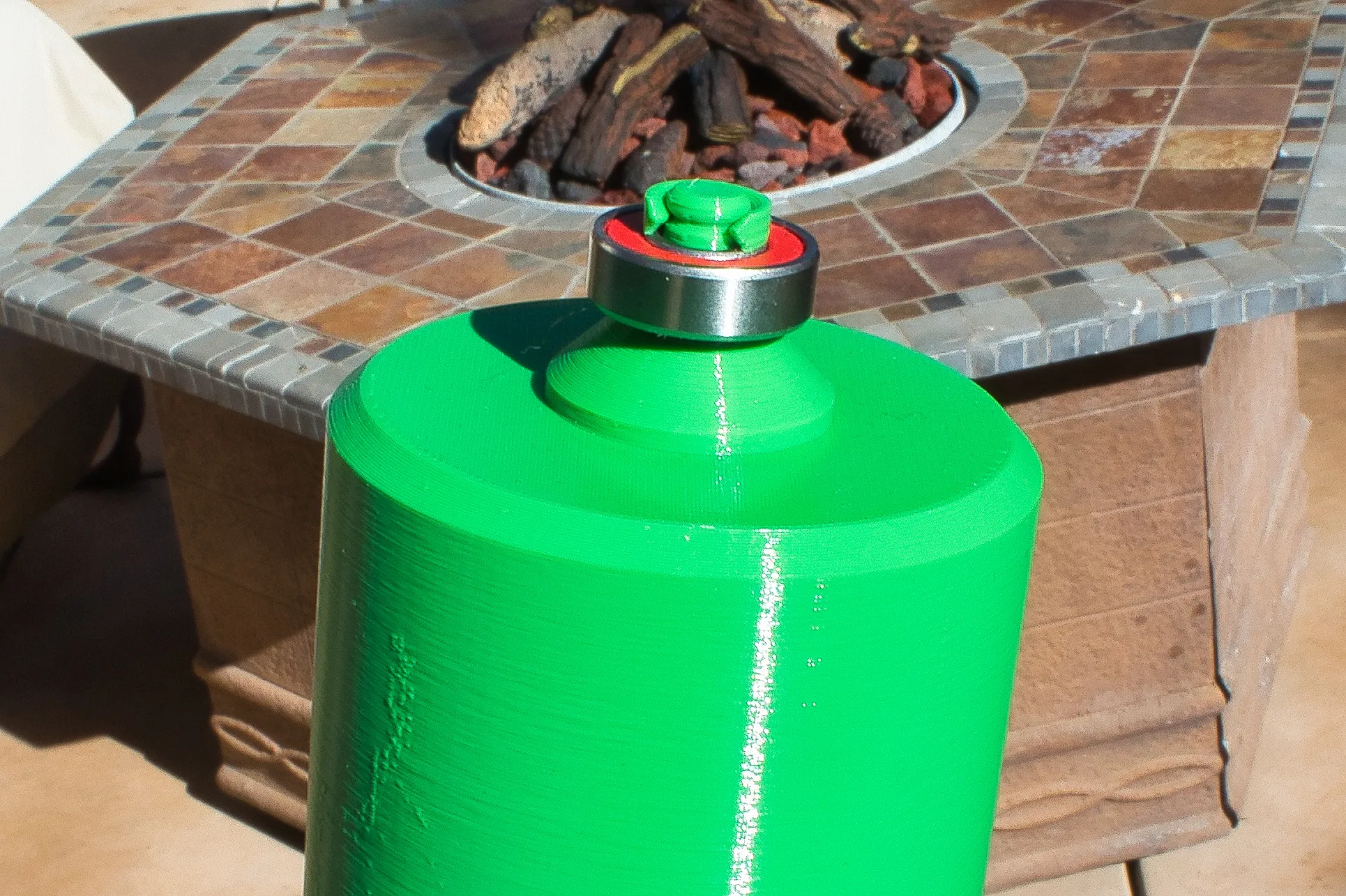 Bẫy chuột bằng gỗ lăn trên xô nước