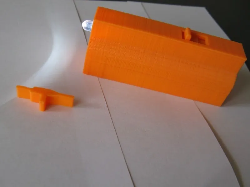 Vỏ đèn LED Circuitsonline KifKit V2 với công tắc trượt