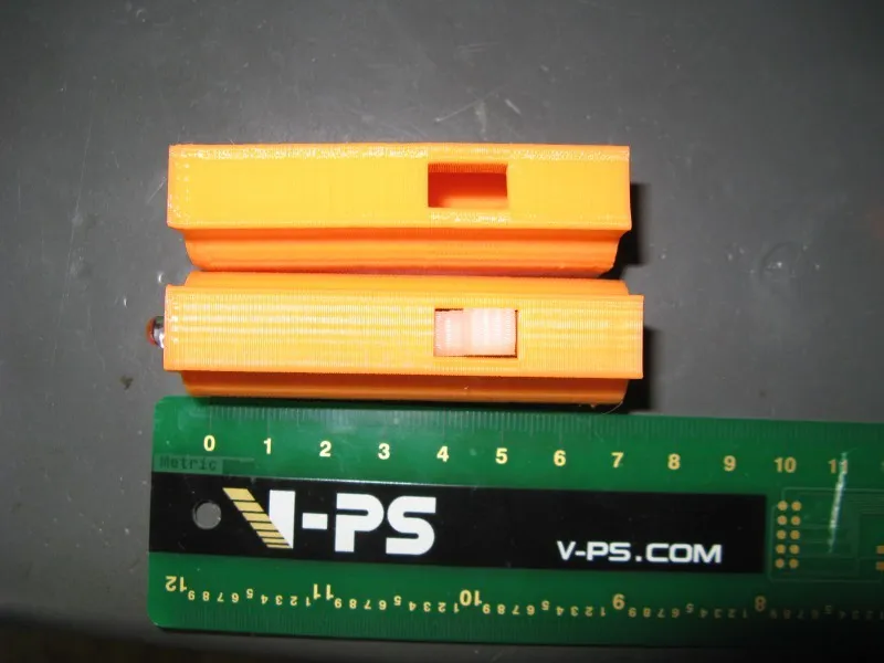 Vỏ đèn LED Circuitsonline KifKit V2 với công tắc trượt