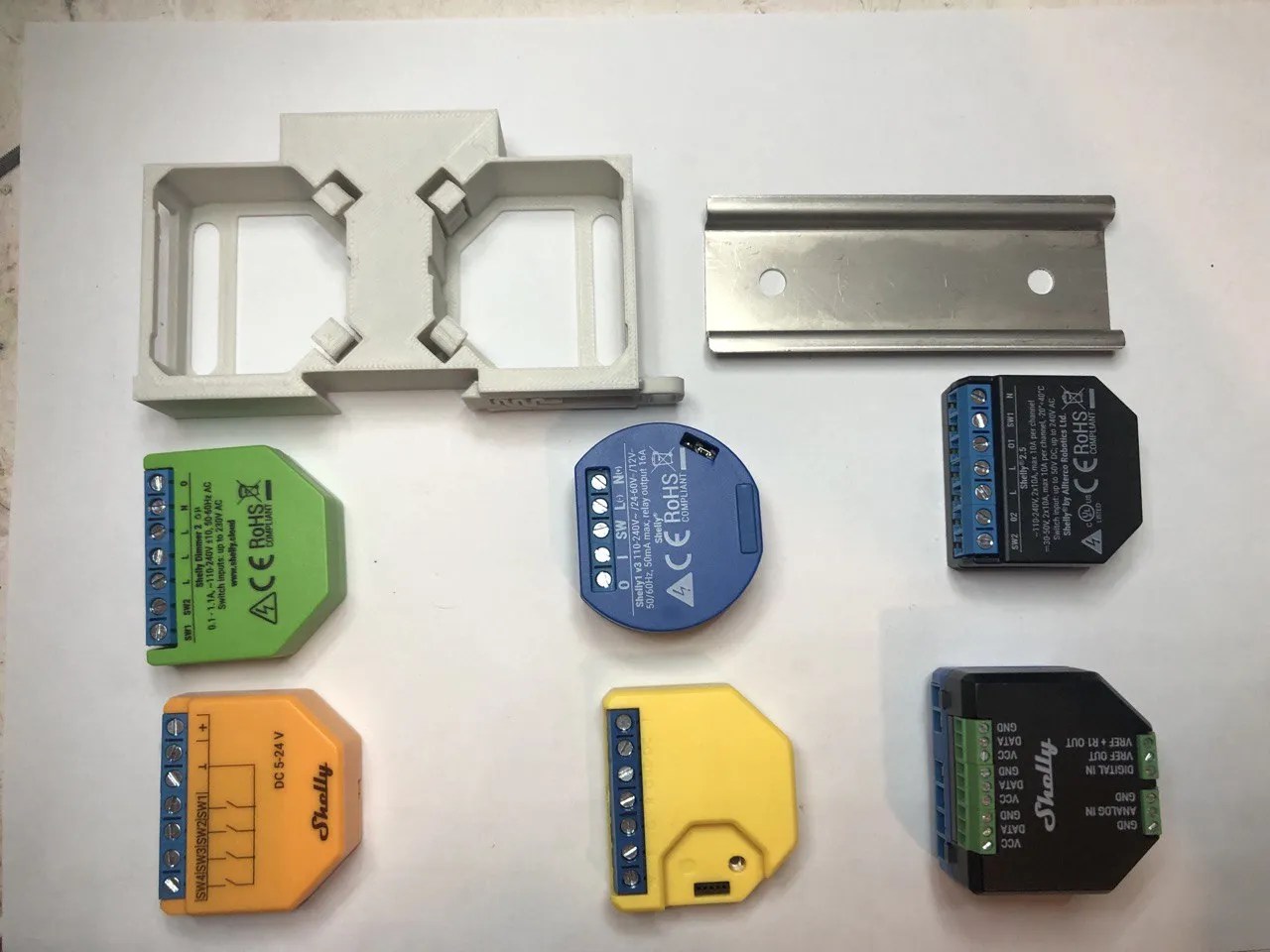 Giá đỡ shelly đôi cho mô-đun din đơn