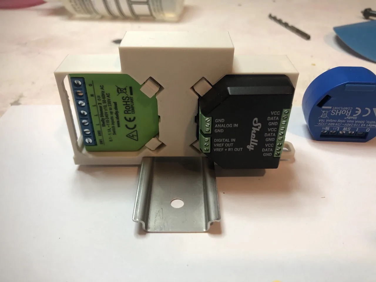 Giá đỡ shelly đôi cho mô-đun din đơn