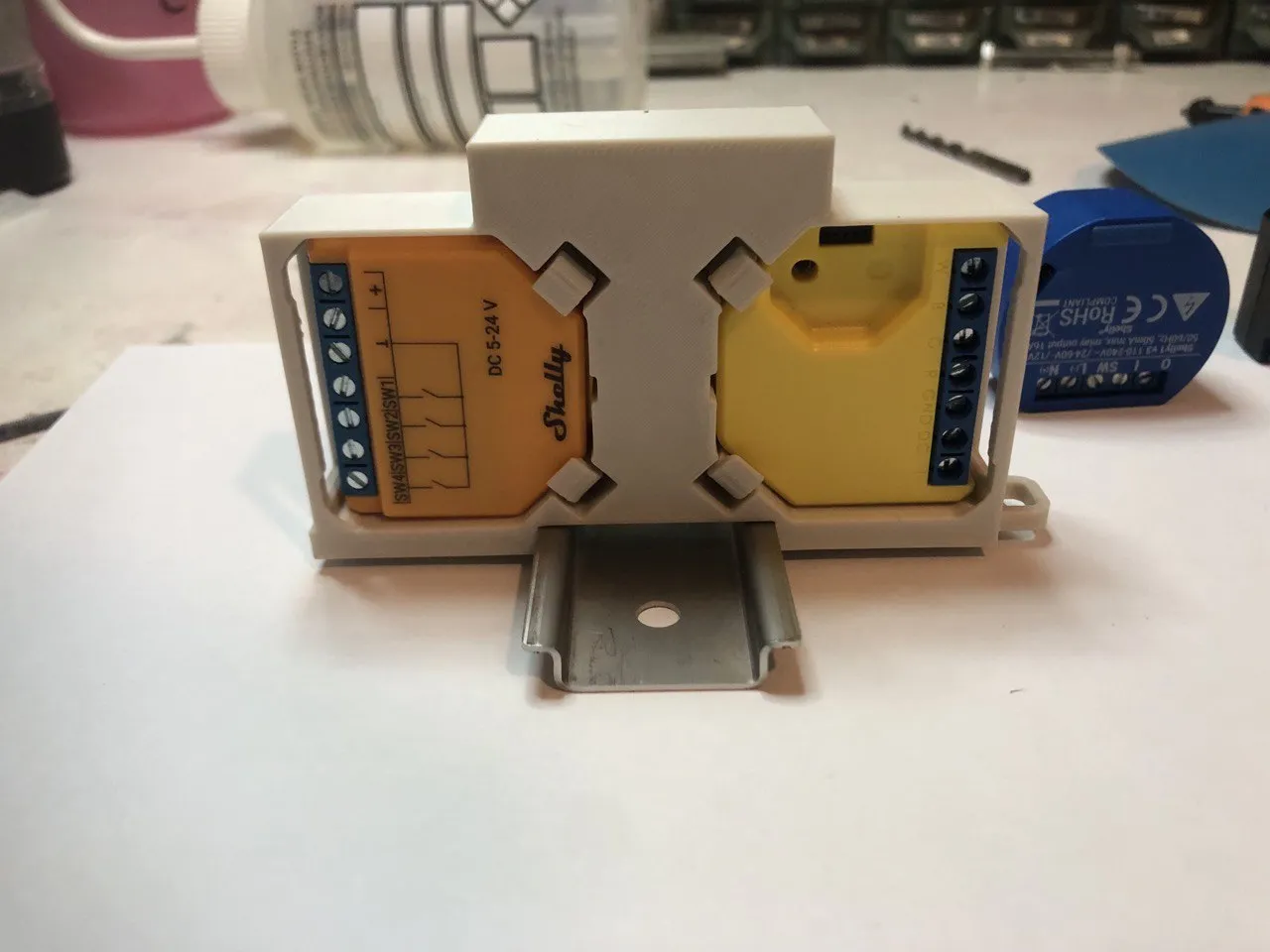 Giá đỡ shelly đôi cho mô-đun din đơn