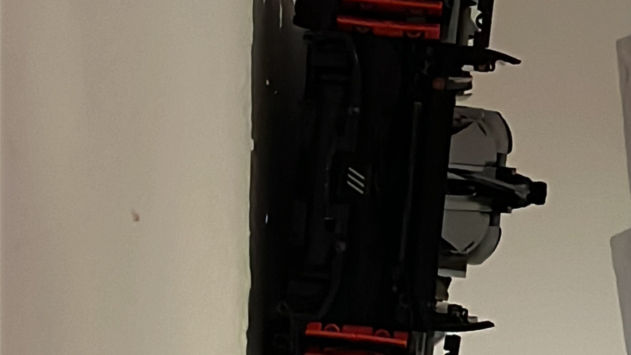 Giá đỡ treo xe hơi Lego Technic trên tường