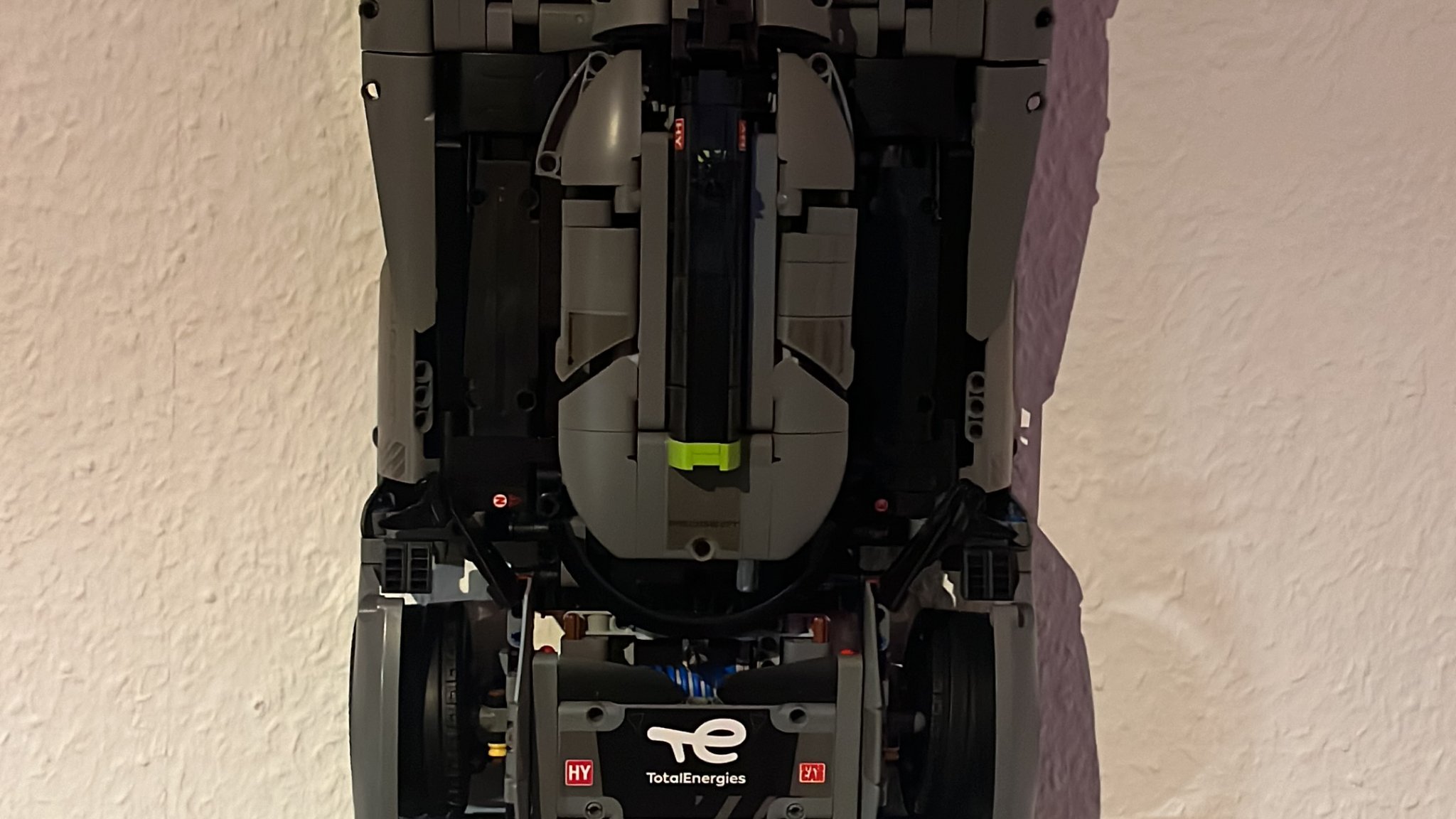 Giá đỡ treo xe hơi Lego Technic trên tường