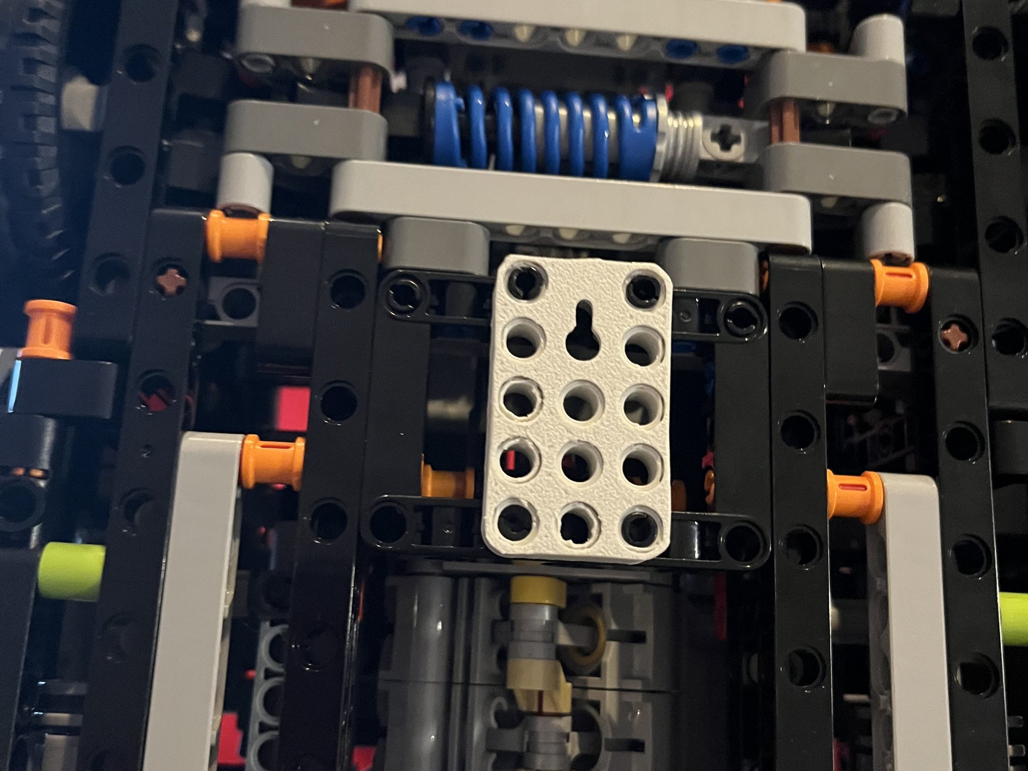 Giá đỡ treo xe hơi Lego Technic trên tường