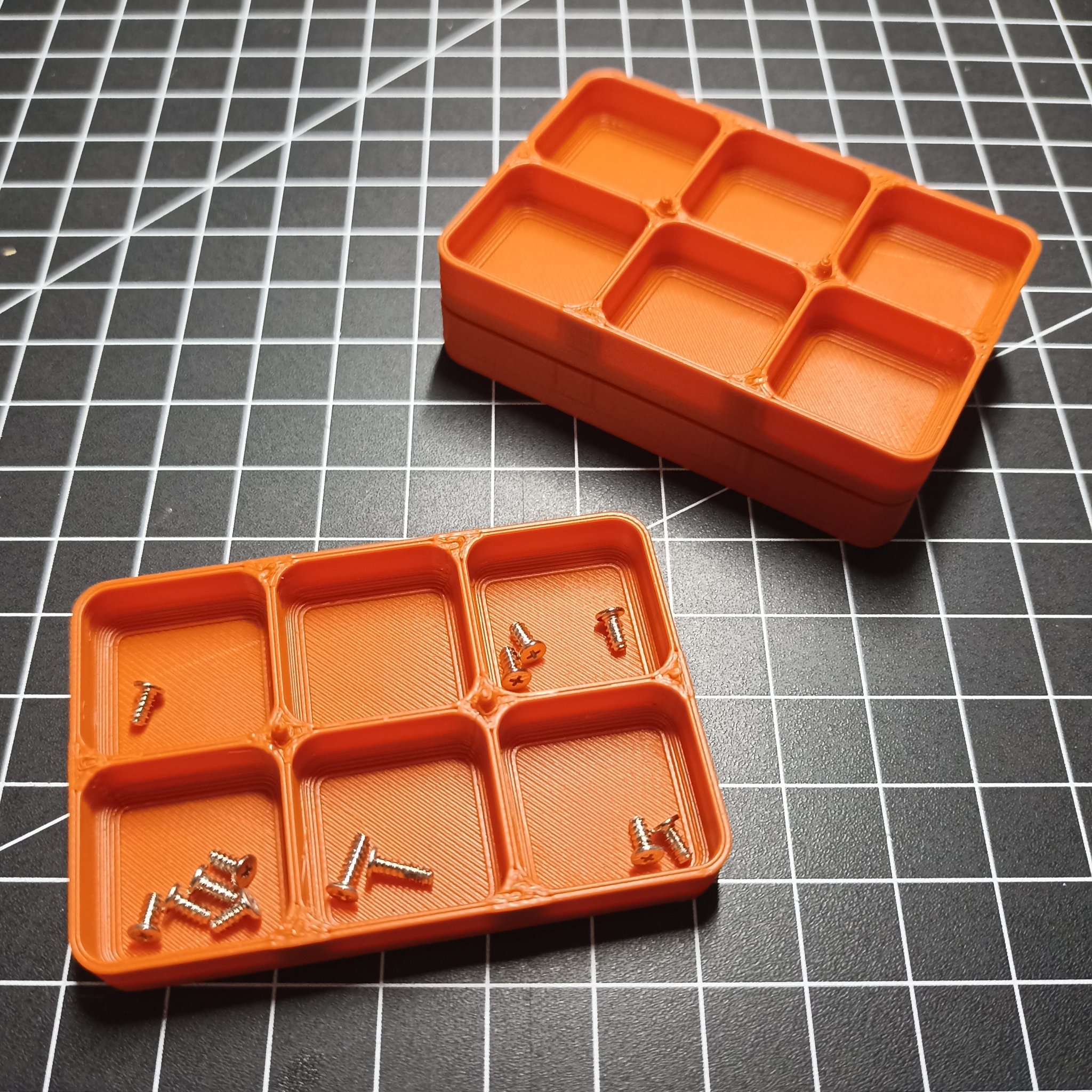 Bộ tổ chức vít nhỏ gọn và xếp chồng được