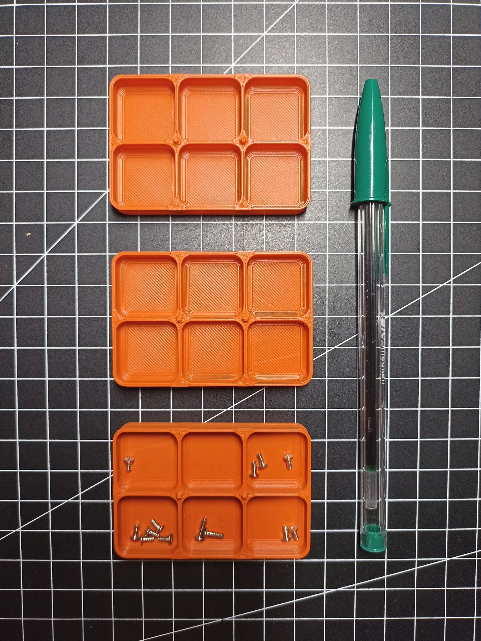 Bộ tổ chức vít nhỏ gọn và xếp chồng được