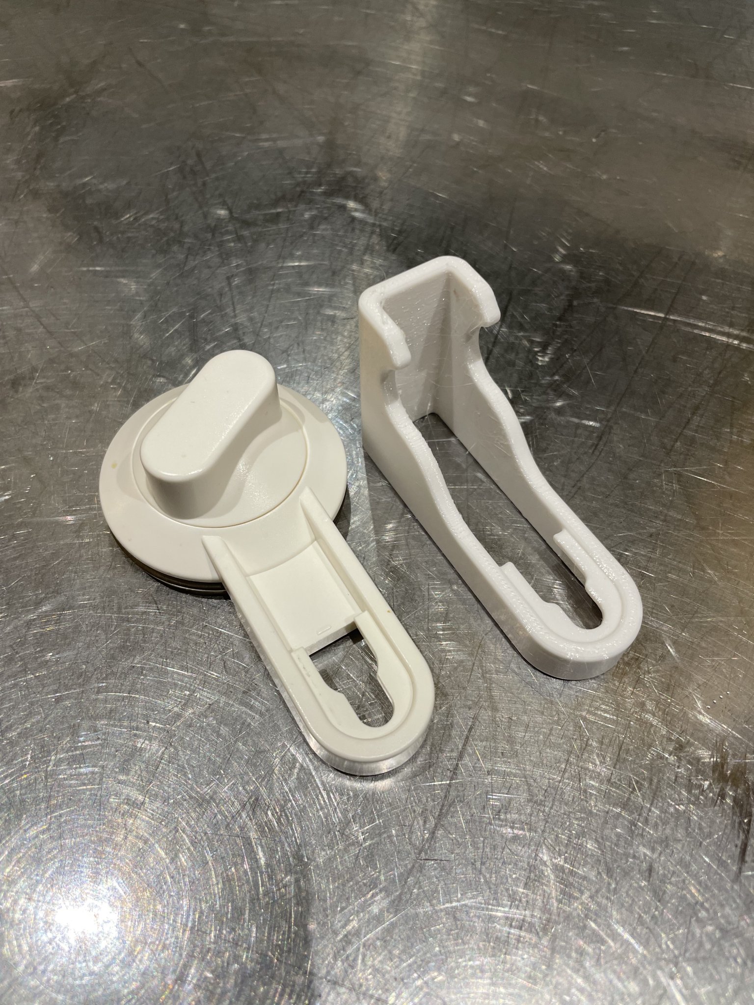 Đế hút thay thế IKEA Tisken với móc tùy chỉnh