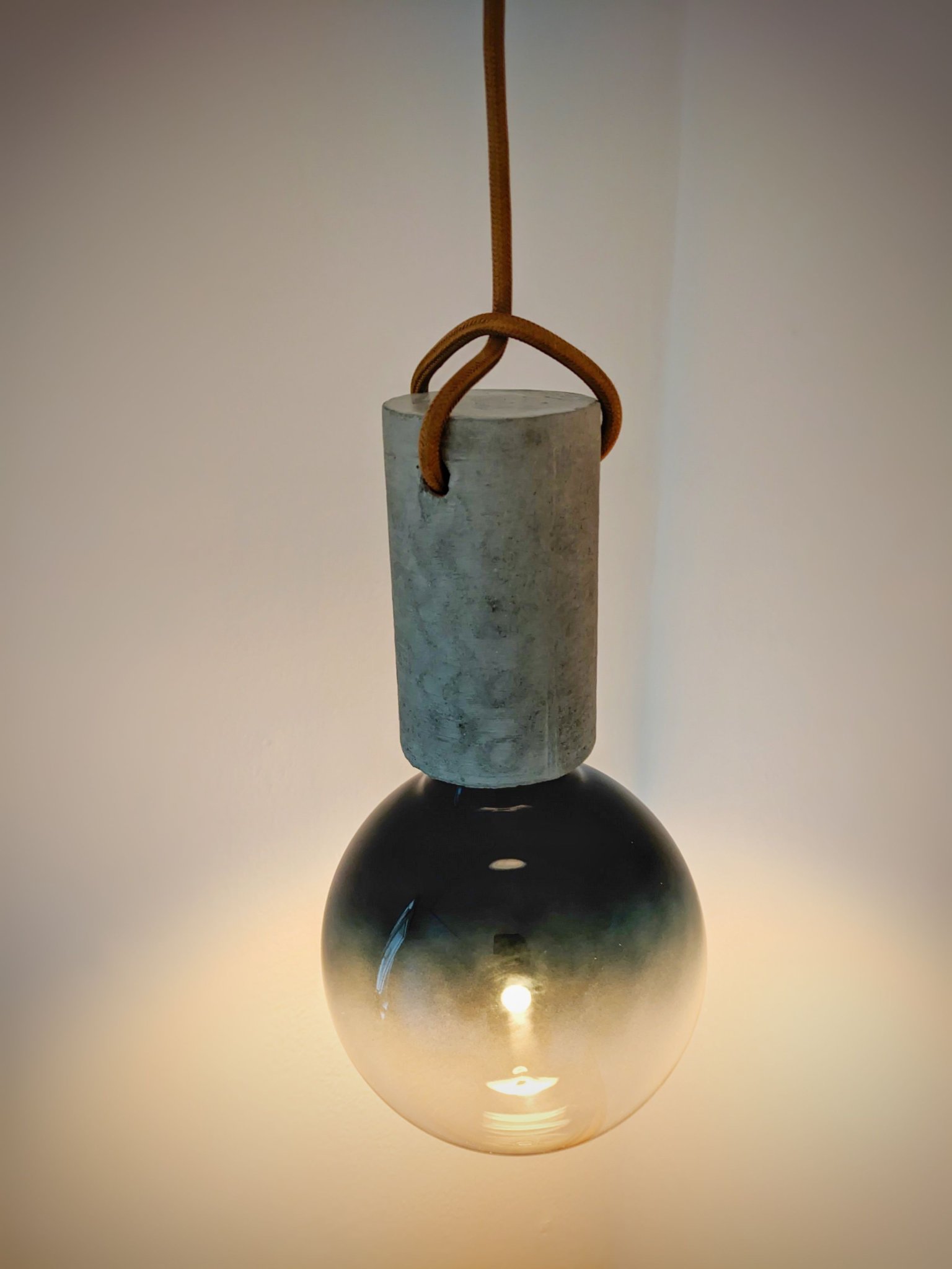 Khuôn đèn thả bê tông thiết kế mới năm 2025