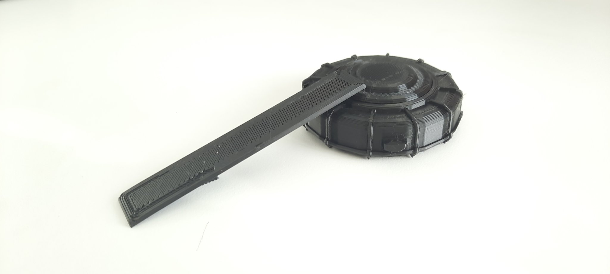 Giá đỡ cửa sáng tạo hình mìn chống người