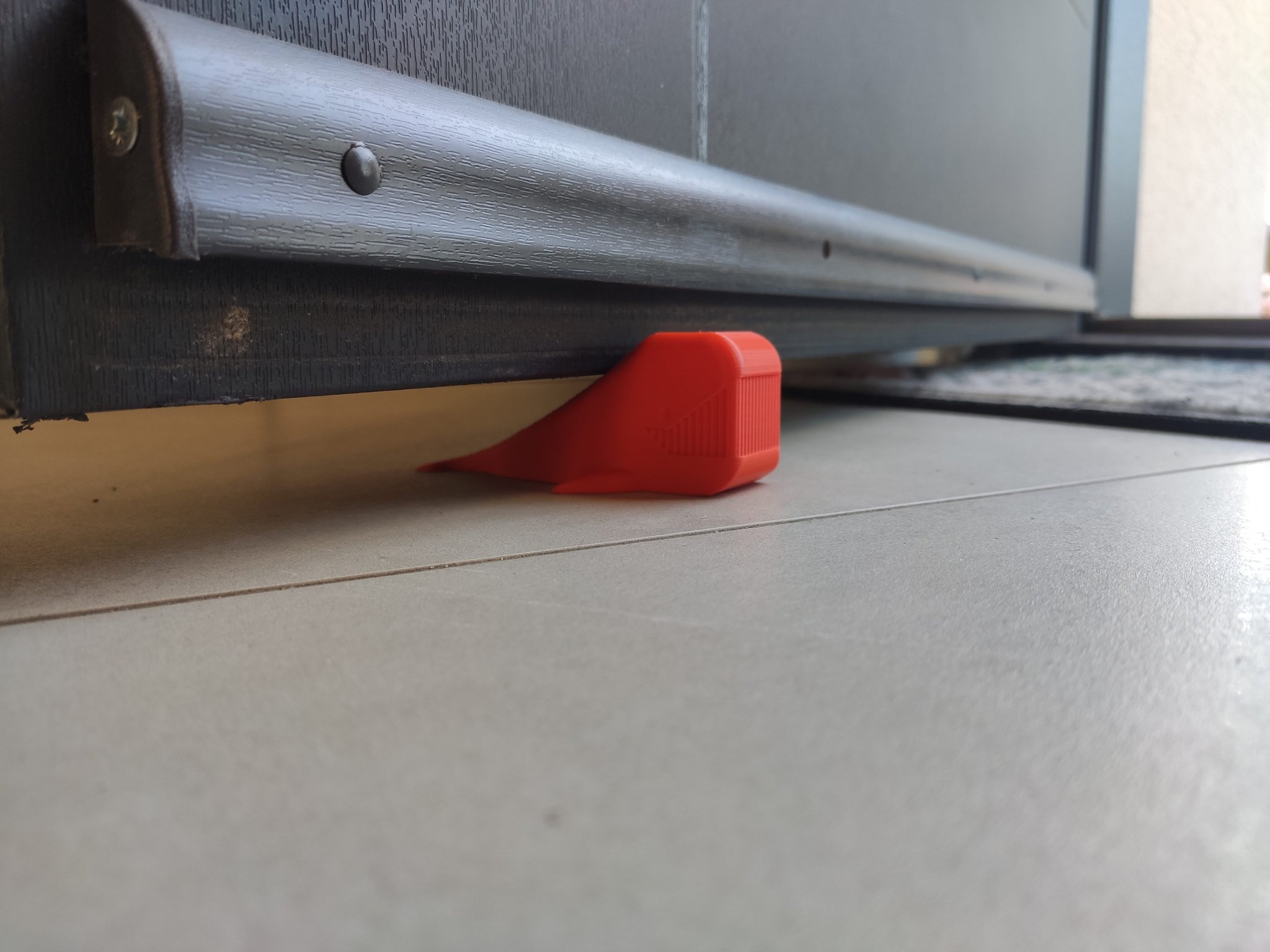 Giá đỡ cửa hình cá voi độc đáo