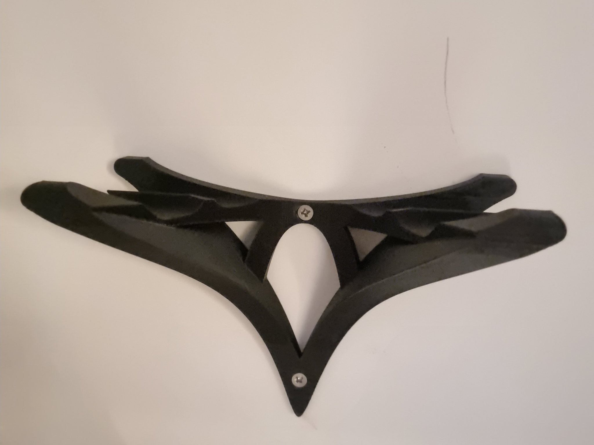 Giá treo quần áo gắn tường tiết kiệm không gian