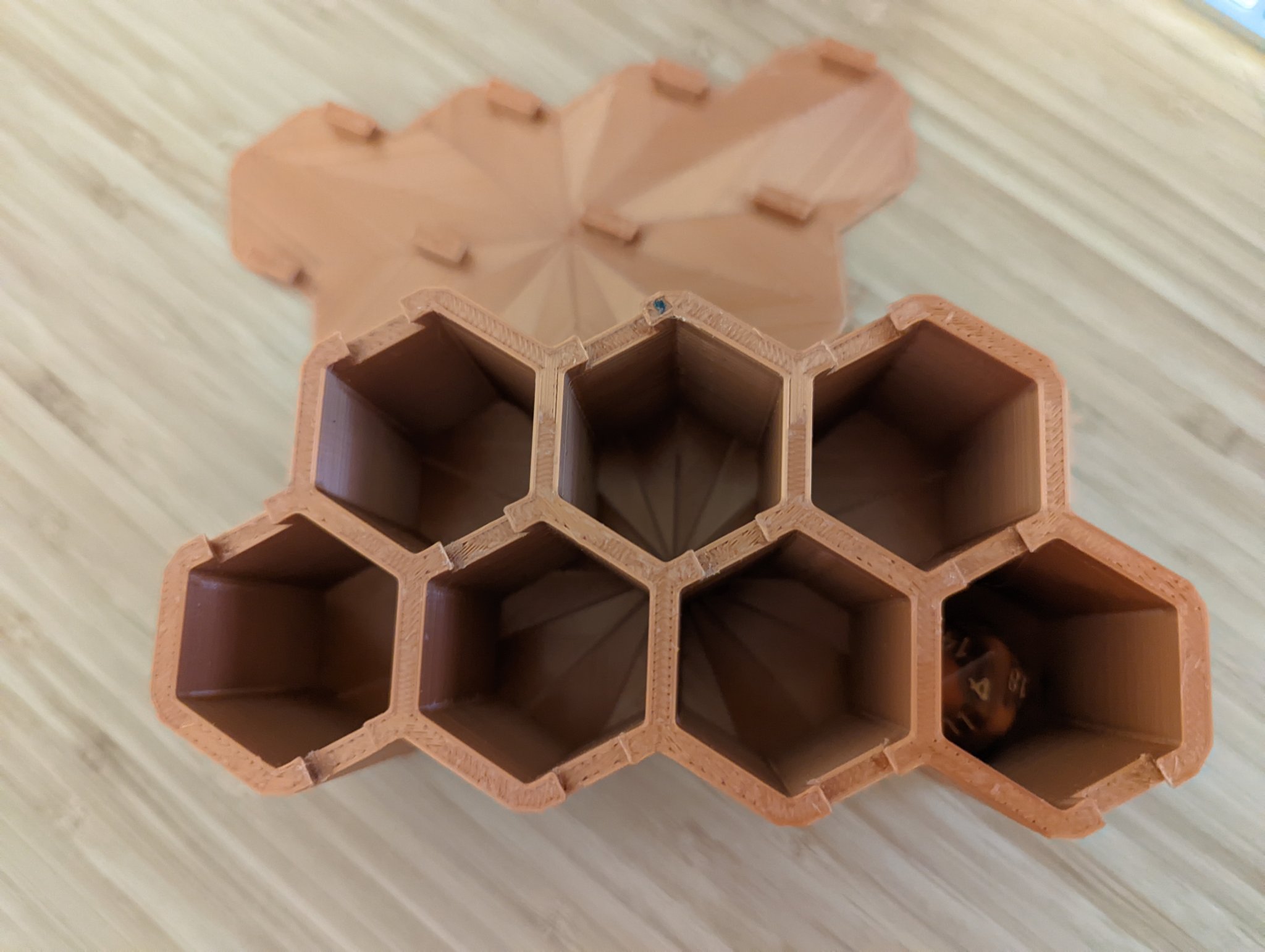 Hộp xúc xắc và giá đỡ mô hình mini cho TTRPG