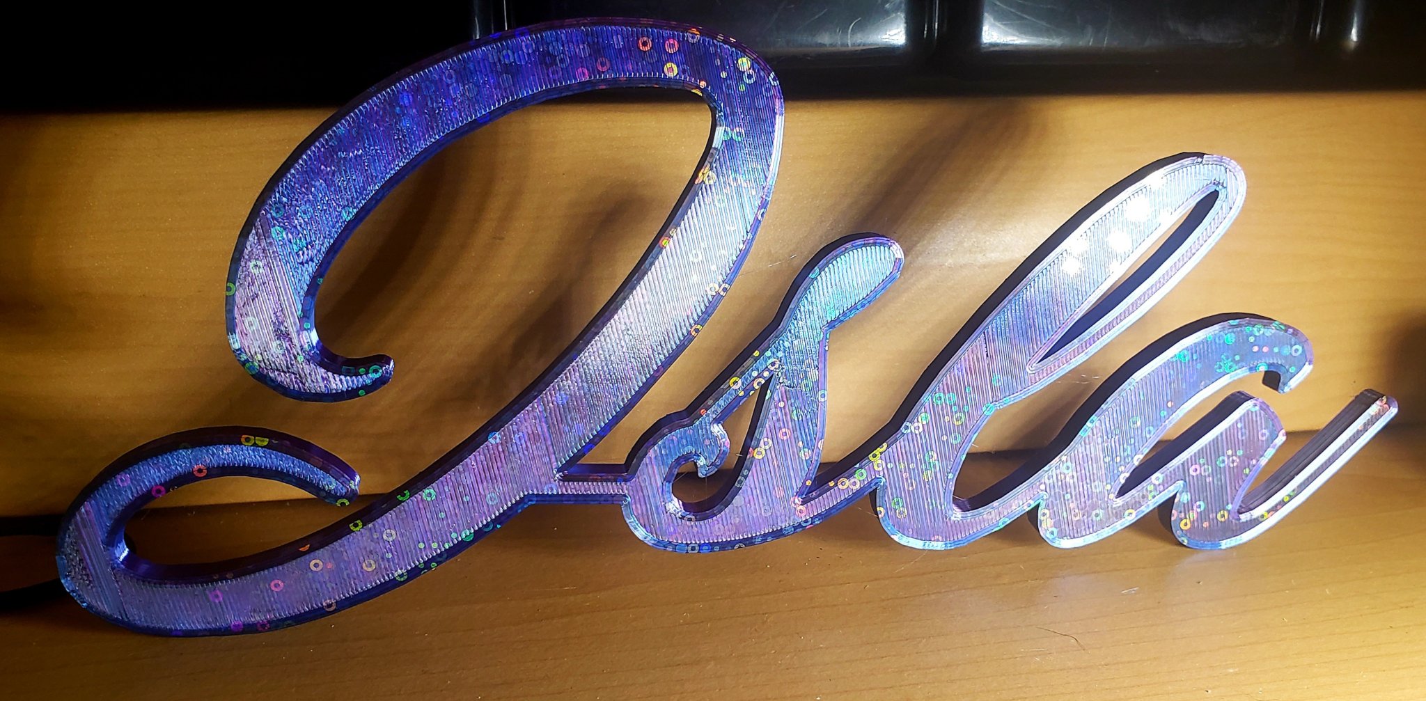 Biển tên nhỏ "Isla" cho không gian phòng ngủ