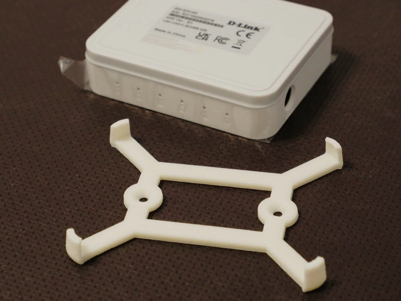 Giá đỡ tường tối giản cho switch D-Link GO-SW-5G