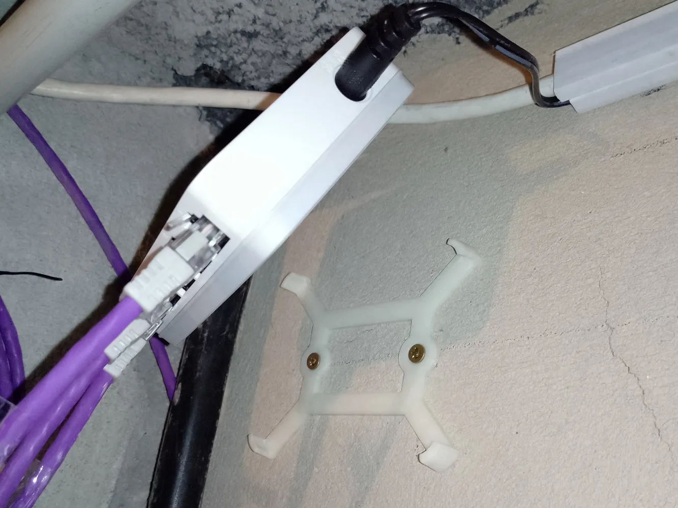 Giá đỡ tường tối giản cho switch D-Link GO-SW-5G