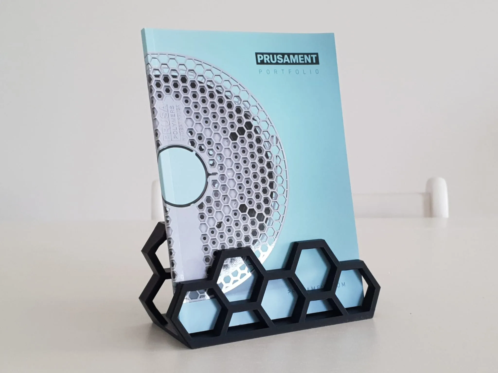 Chân Đế Trưng Bày Sách Prusament Portfolio