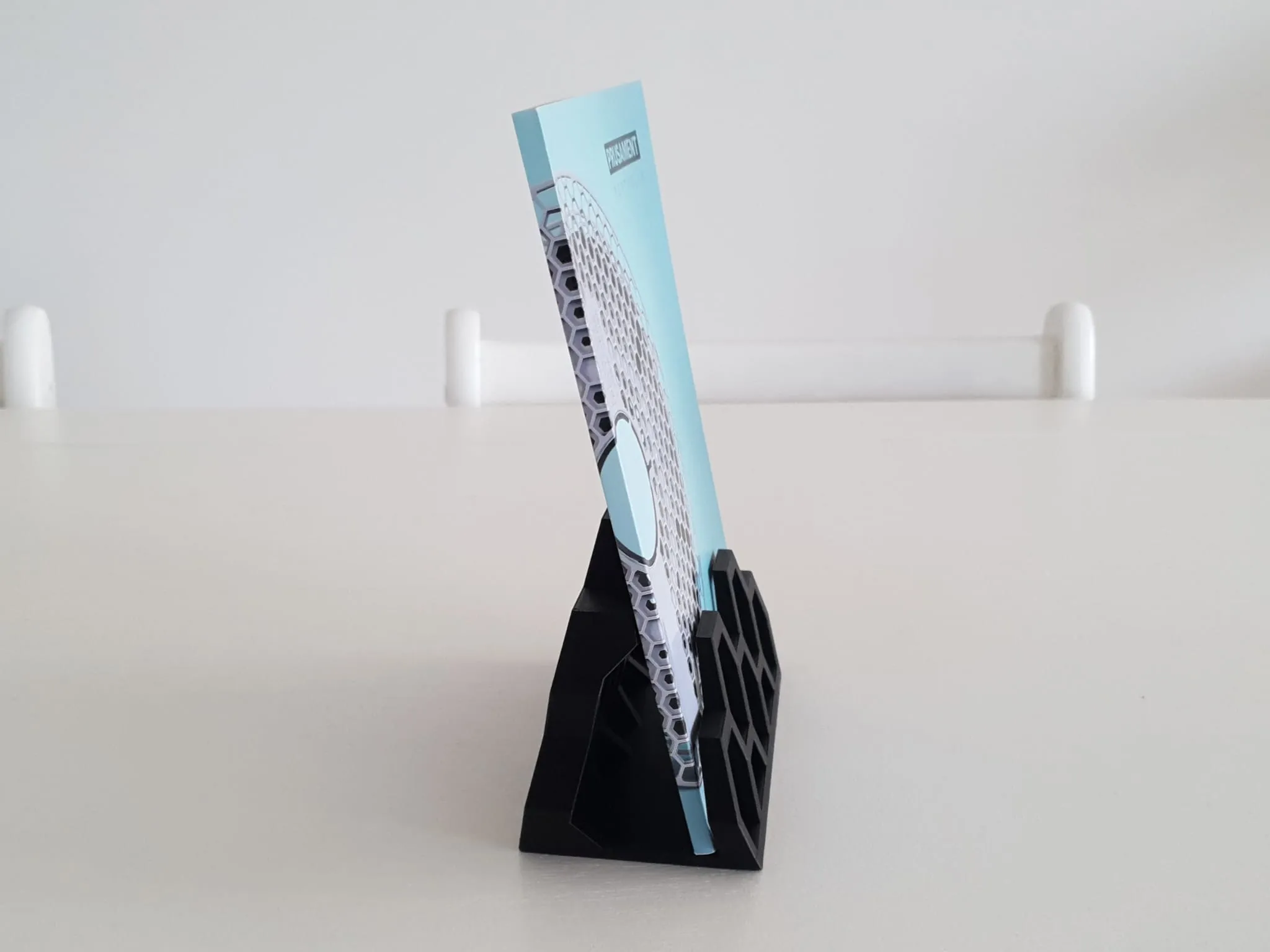 Chân Đế Trưng Bày Sách Prusament Portfolio