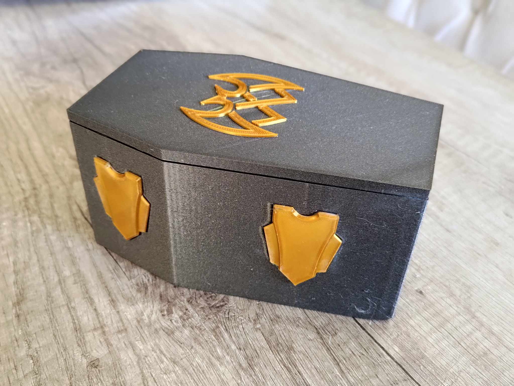 Hộp đựng kẹo hình quan tài ma cà rồng