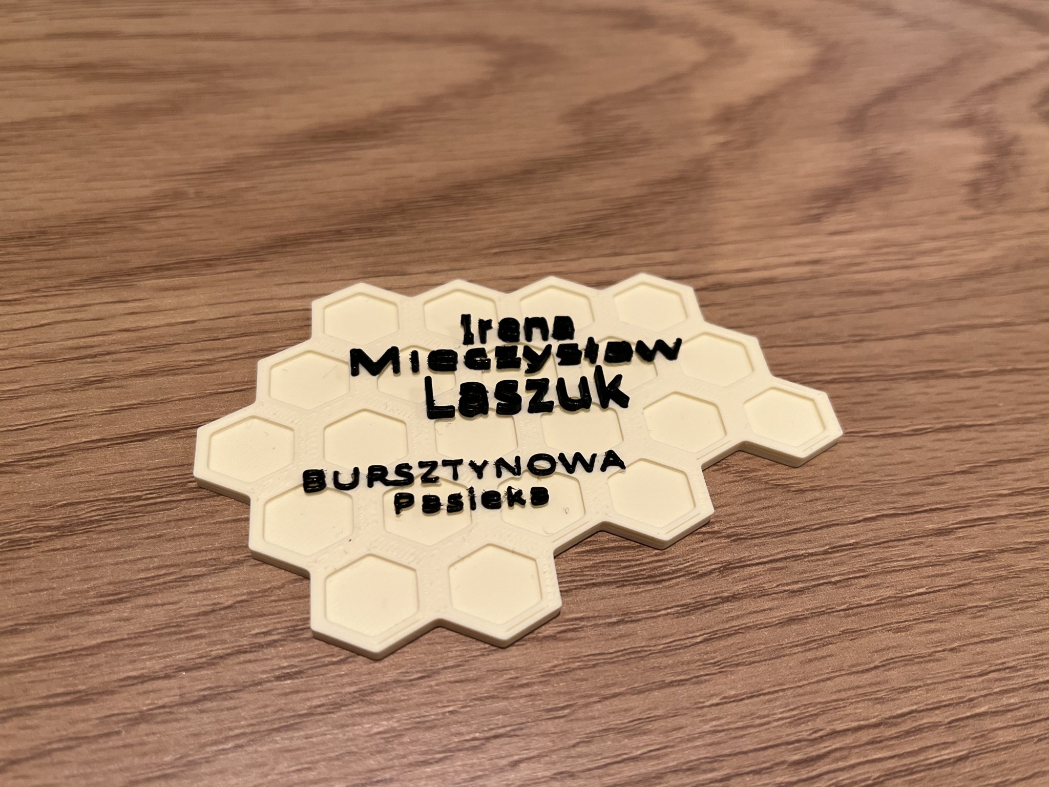 Mẫu logo và móc khóa hình đĩa mật ong