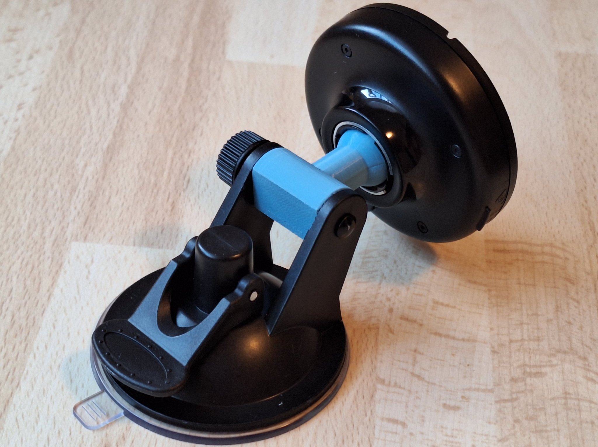 Thay thế giá đỡ chén hút cho thiết bị định vị Garmin