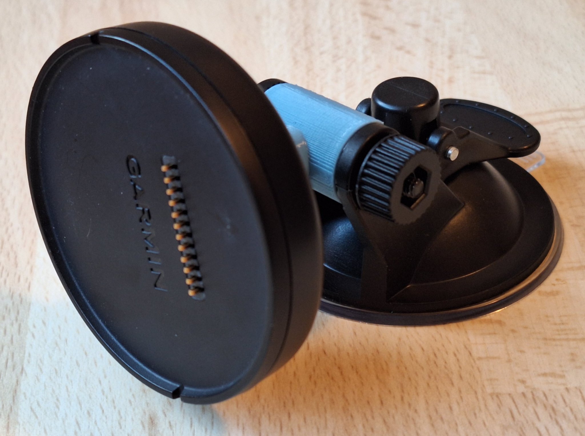 Thay thế giá đỡ chén hút cho thiết bị định vị Garmin