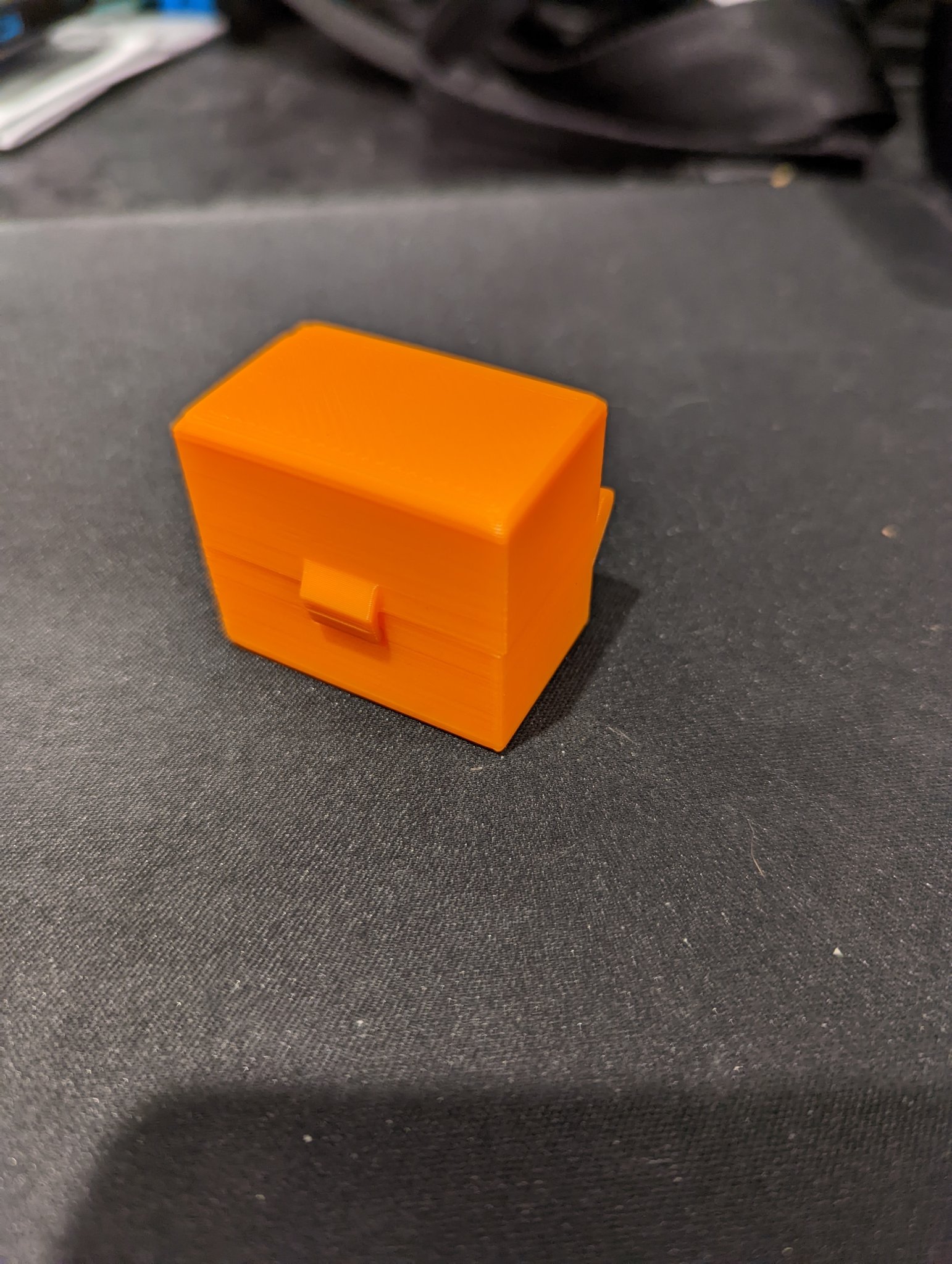 Hộp hài hước "just in case" với thiết kế in tại chỗ