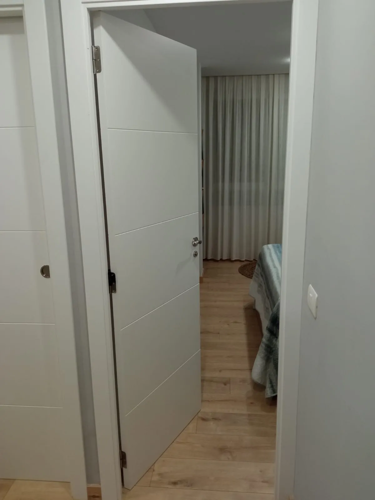 Bộ chặn cửa treo từ bản lề