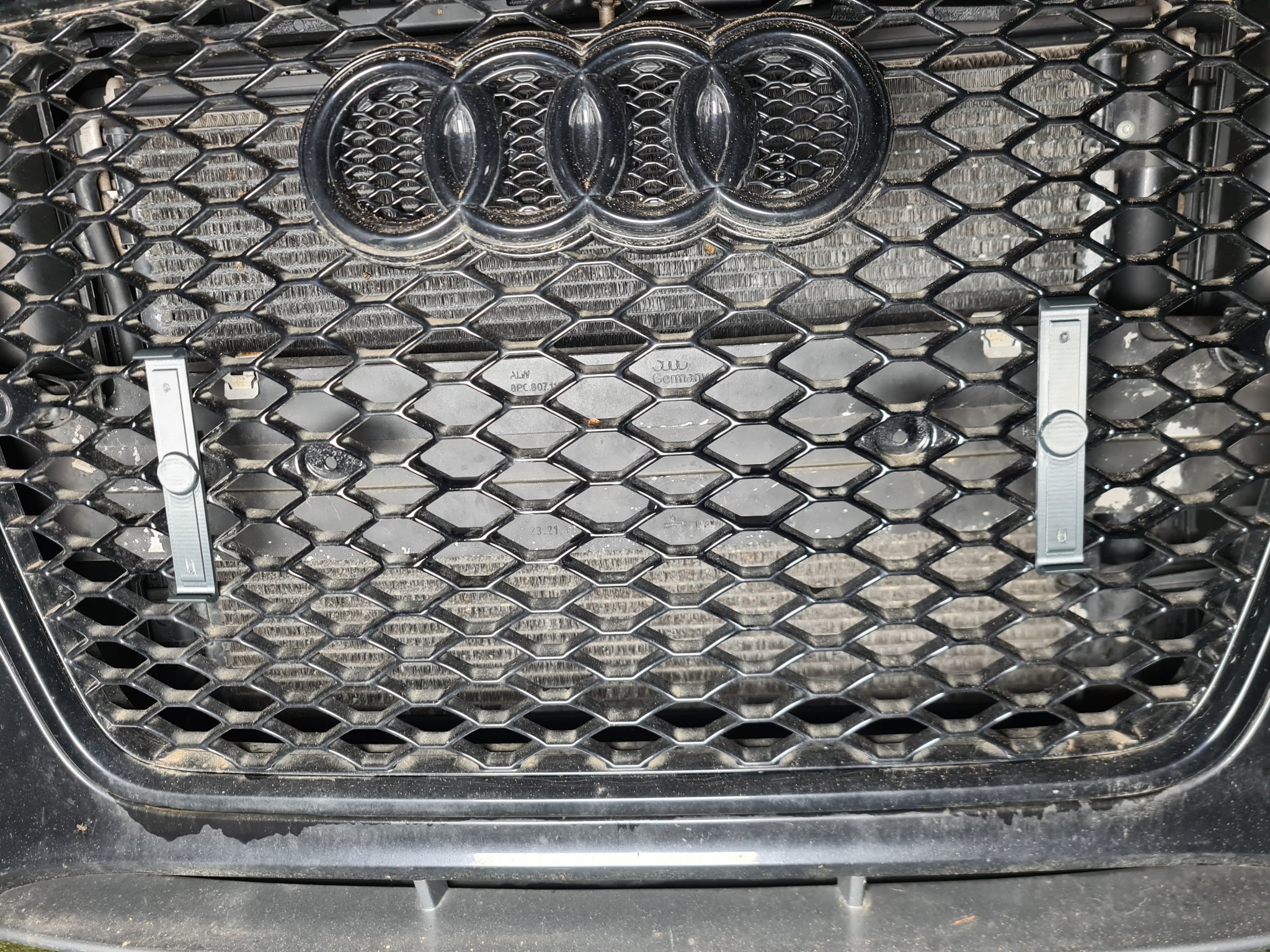 Giá Đỡ Biển Số Cho Lưới Tản Nhiệt Audi RS3 8P