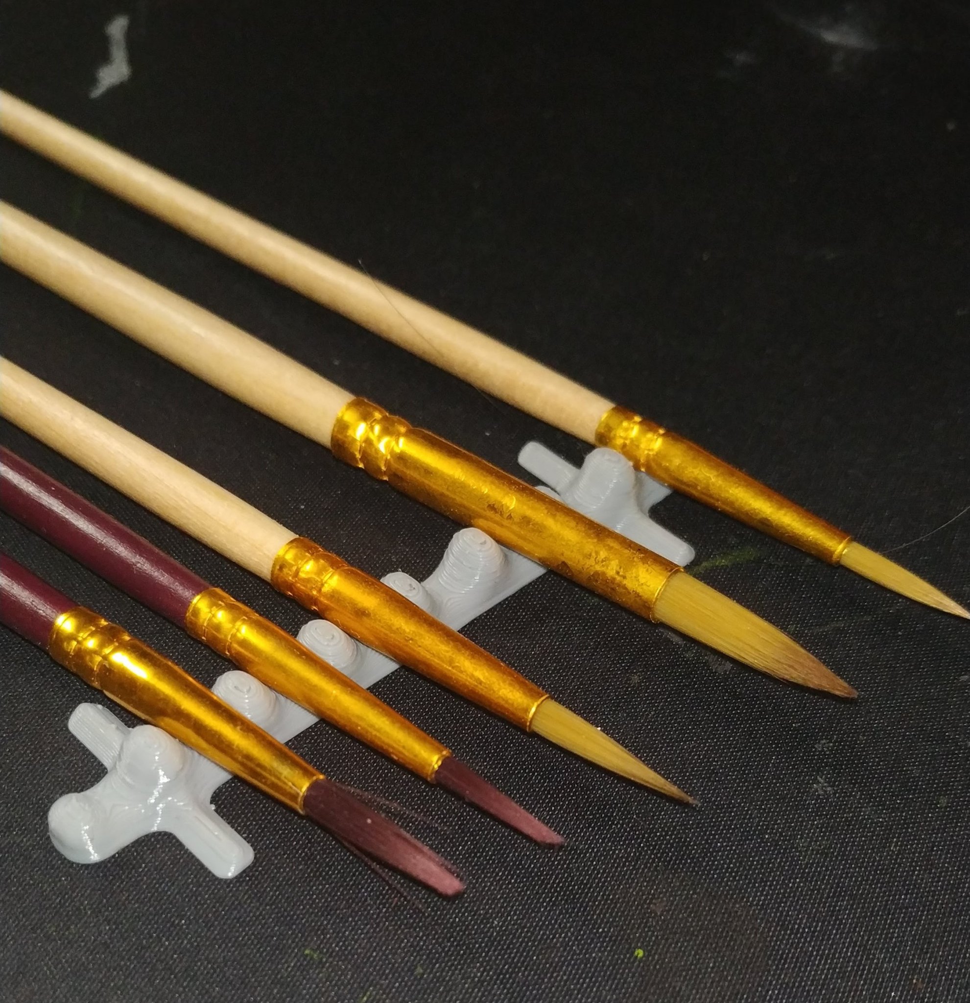 Giá đỡ cọ vẽ in 3D cho người đam mê nghệ thuật