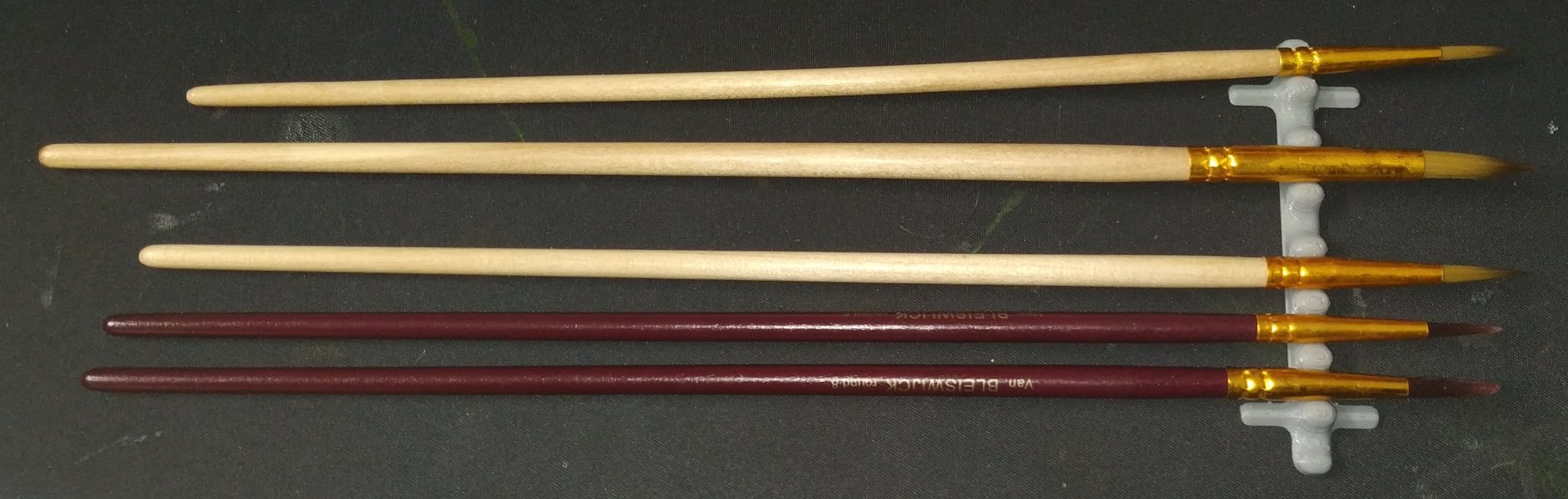 Giá đỡ cọ vẽ in 3D cho người đam mê nghệ thuật