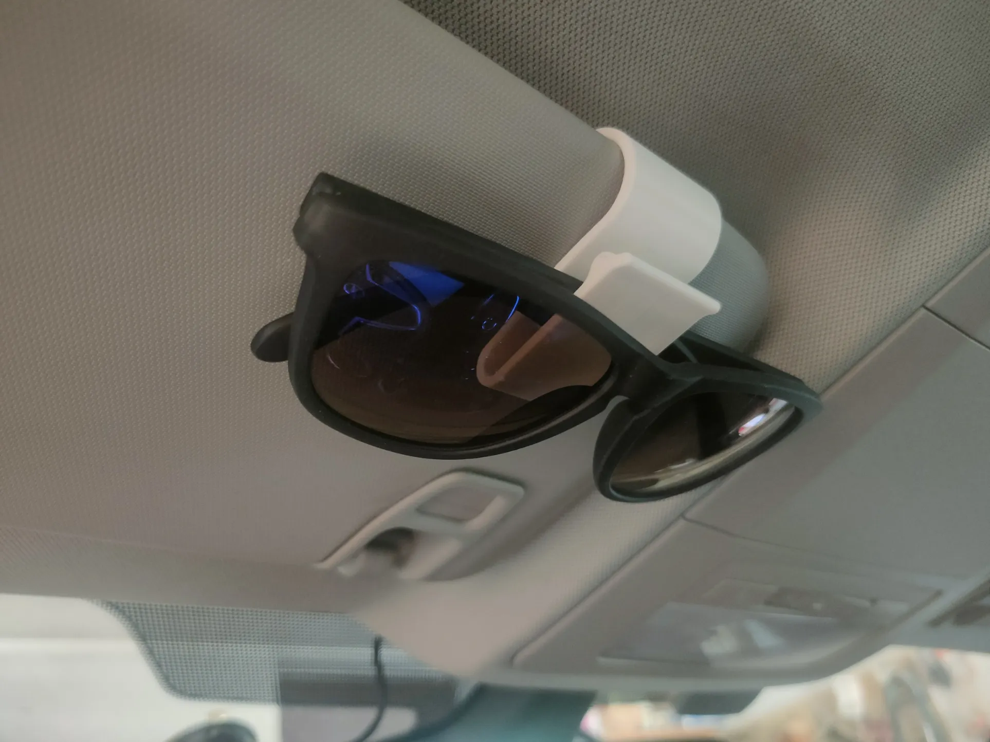 Kẹp Kính Mắt Ô Tô