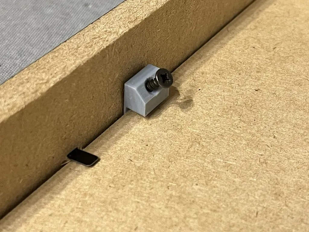 Sửa chữa khung tranh Ikea RIBBA bị hỏng clip gắn phía sau