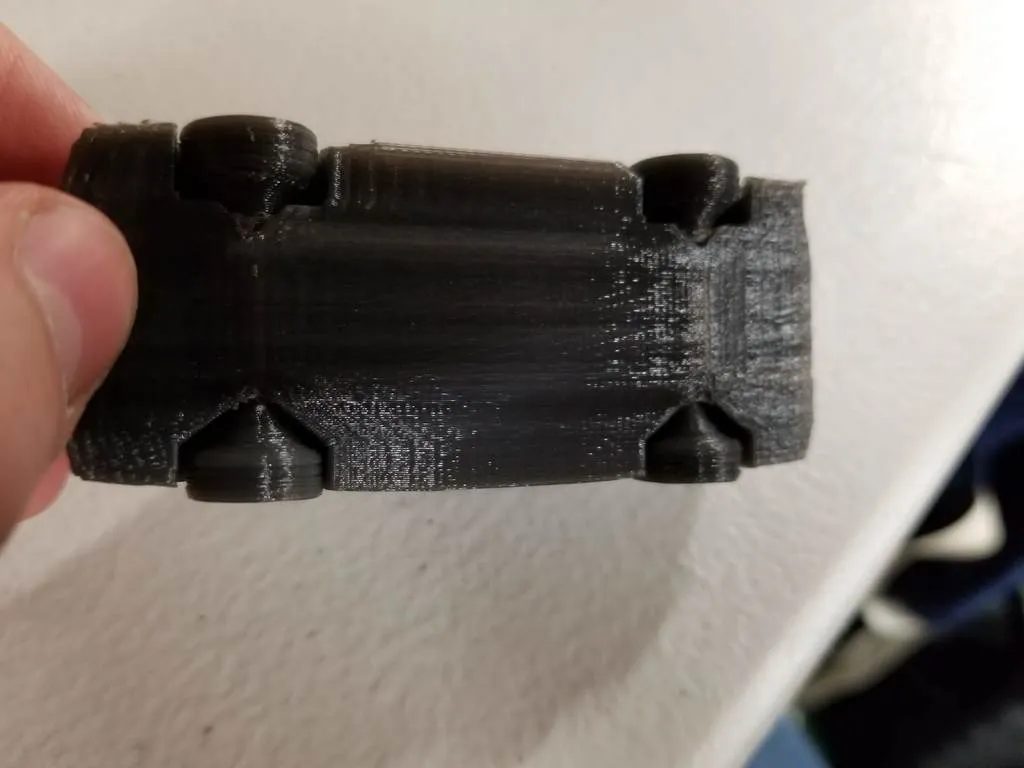 Xe đua rally low poly với bánh in liền