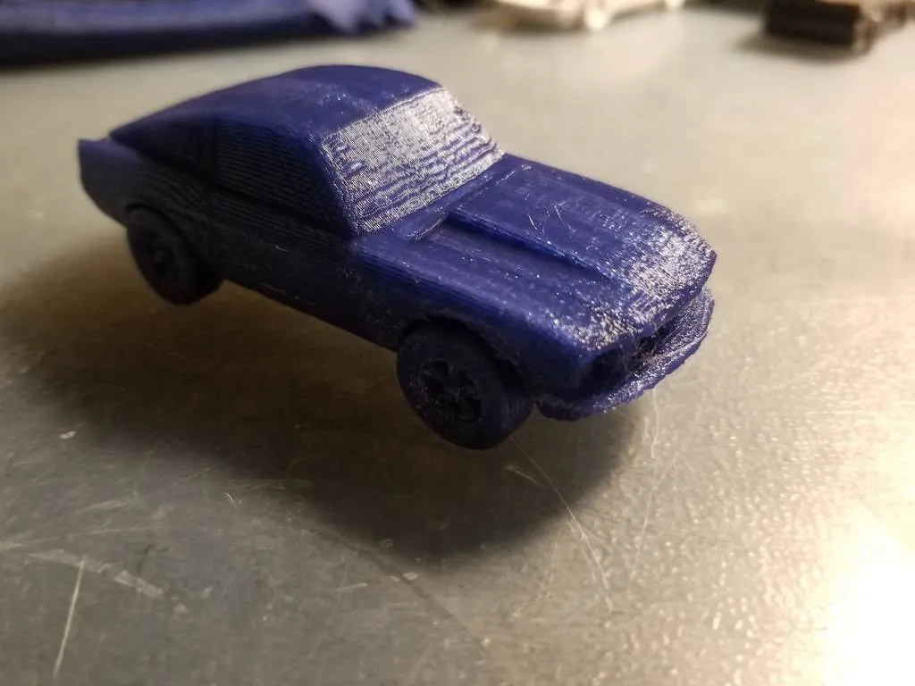 Ford Mustang với bánh xe di chuyển in liền