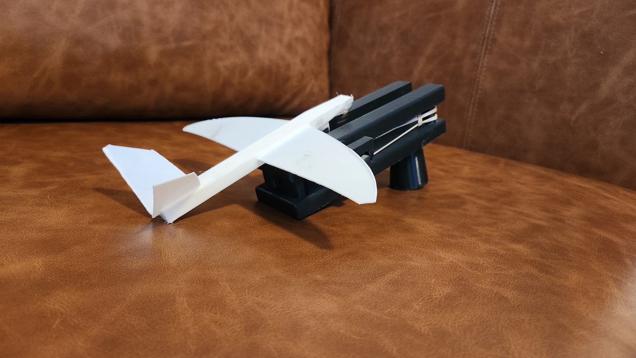 Tàu lượn có bệ phóng cầm tay in liền