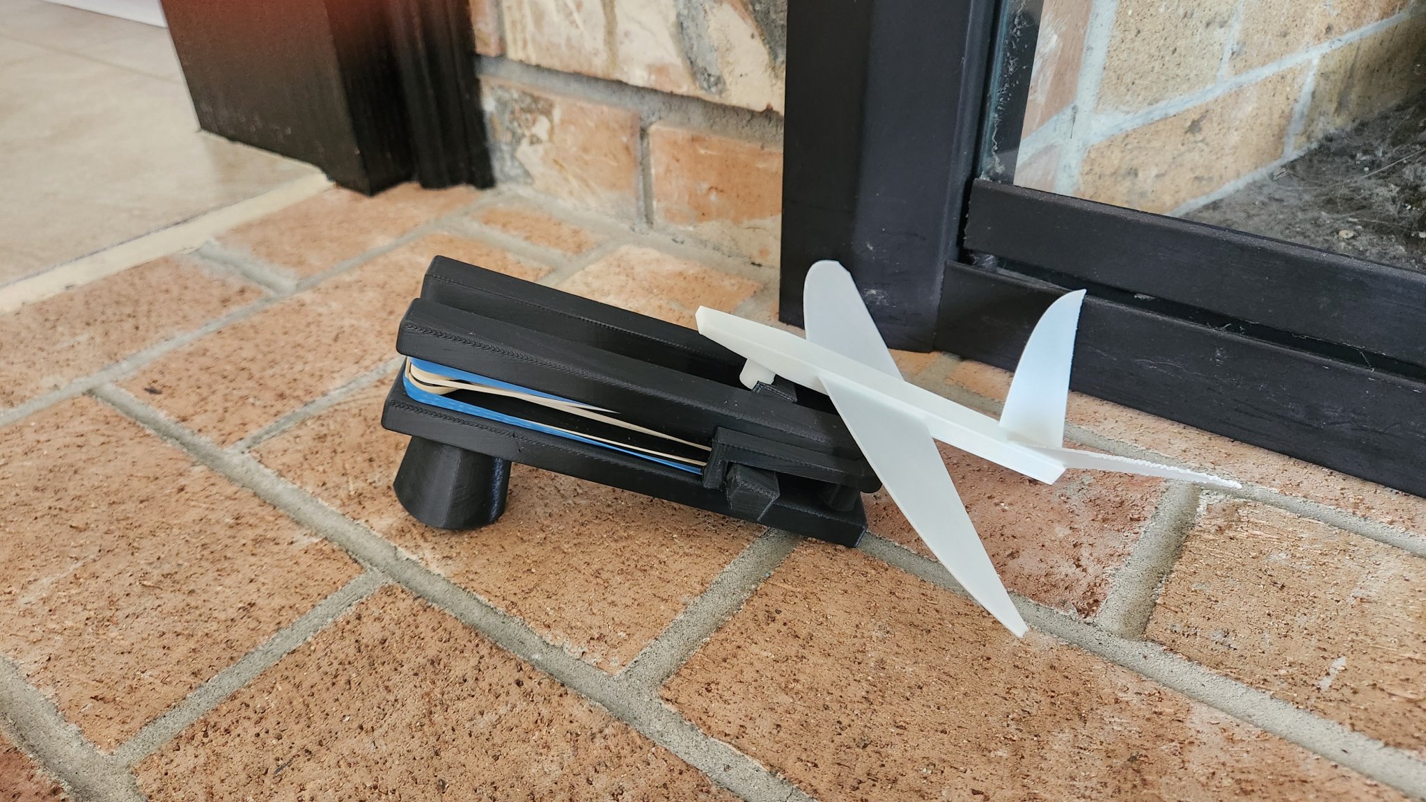 Tàu lượn có bệ phóng cầm tay in liền