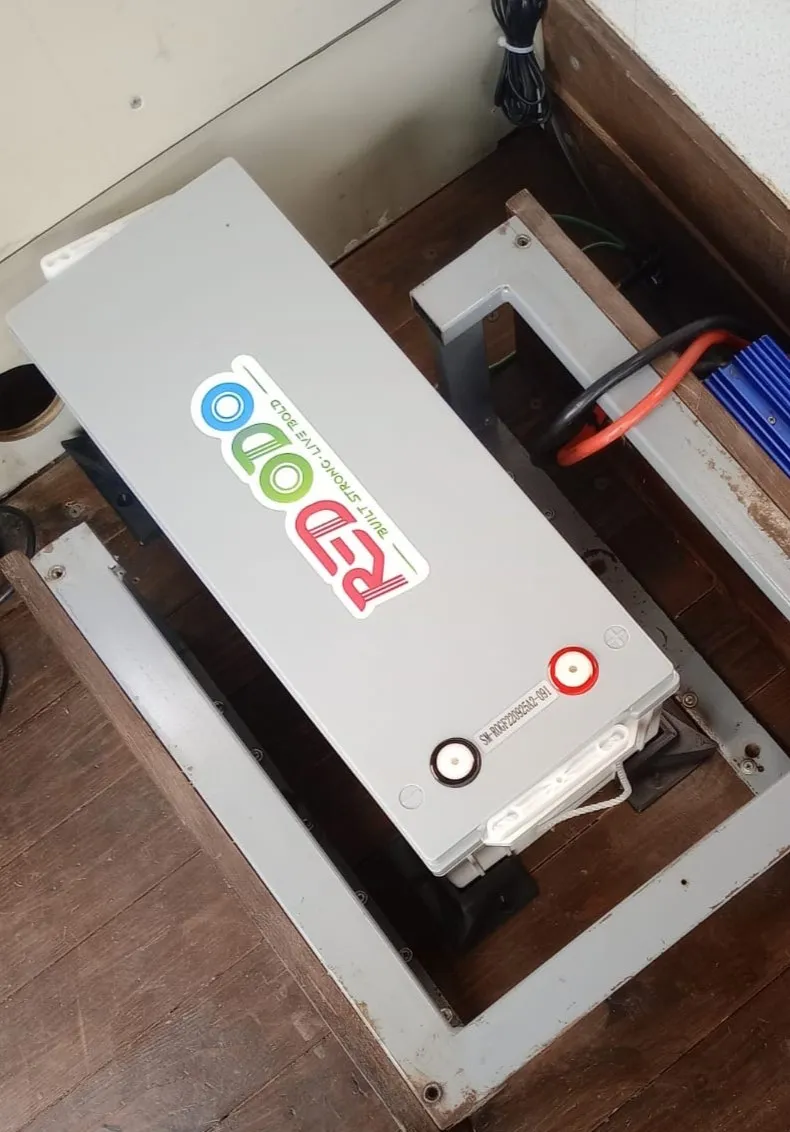 Góc khóa đa năng cho ắc quy dịch vụ xe cắm trại